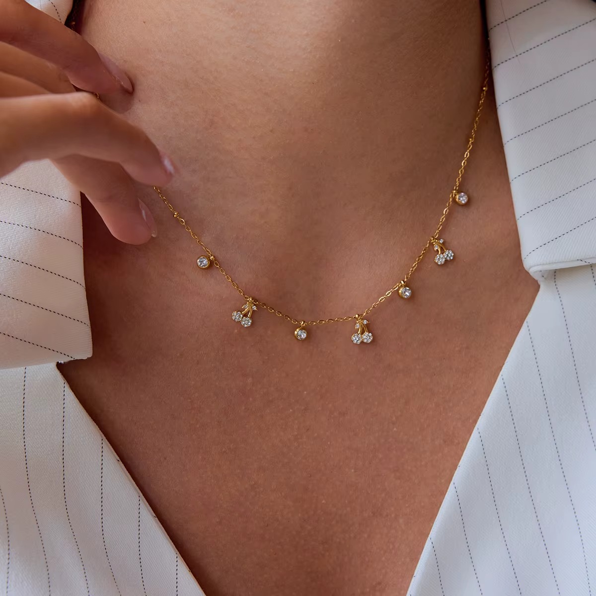 Colar Pingentes cereja zirconia - Dourado