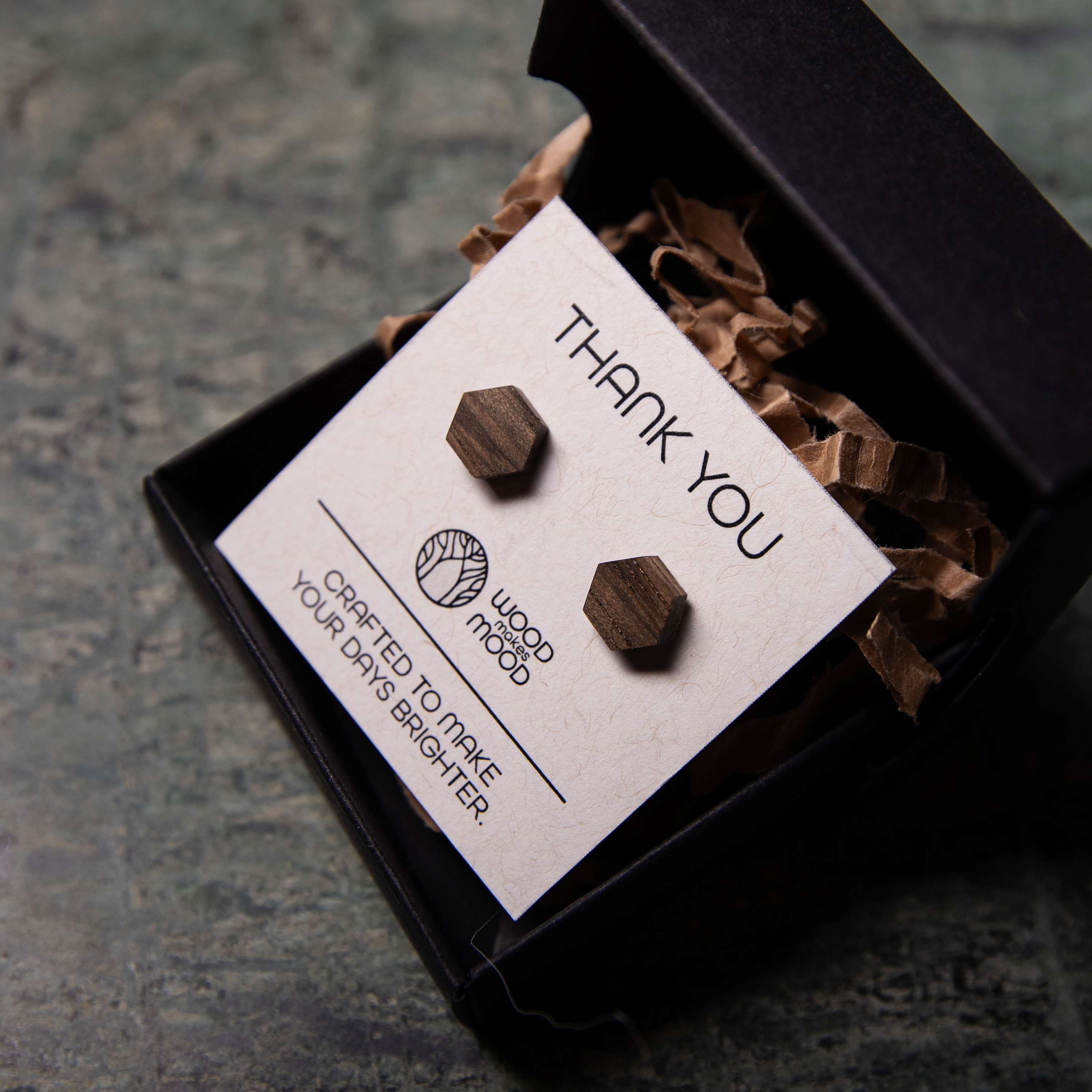 Šešiakampio formos auskarai, Juodasis Oframas