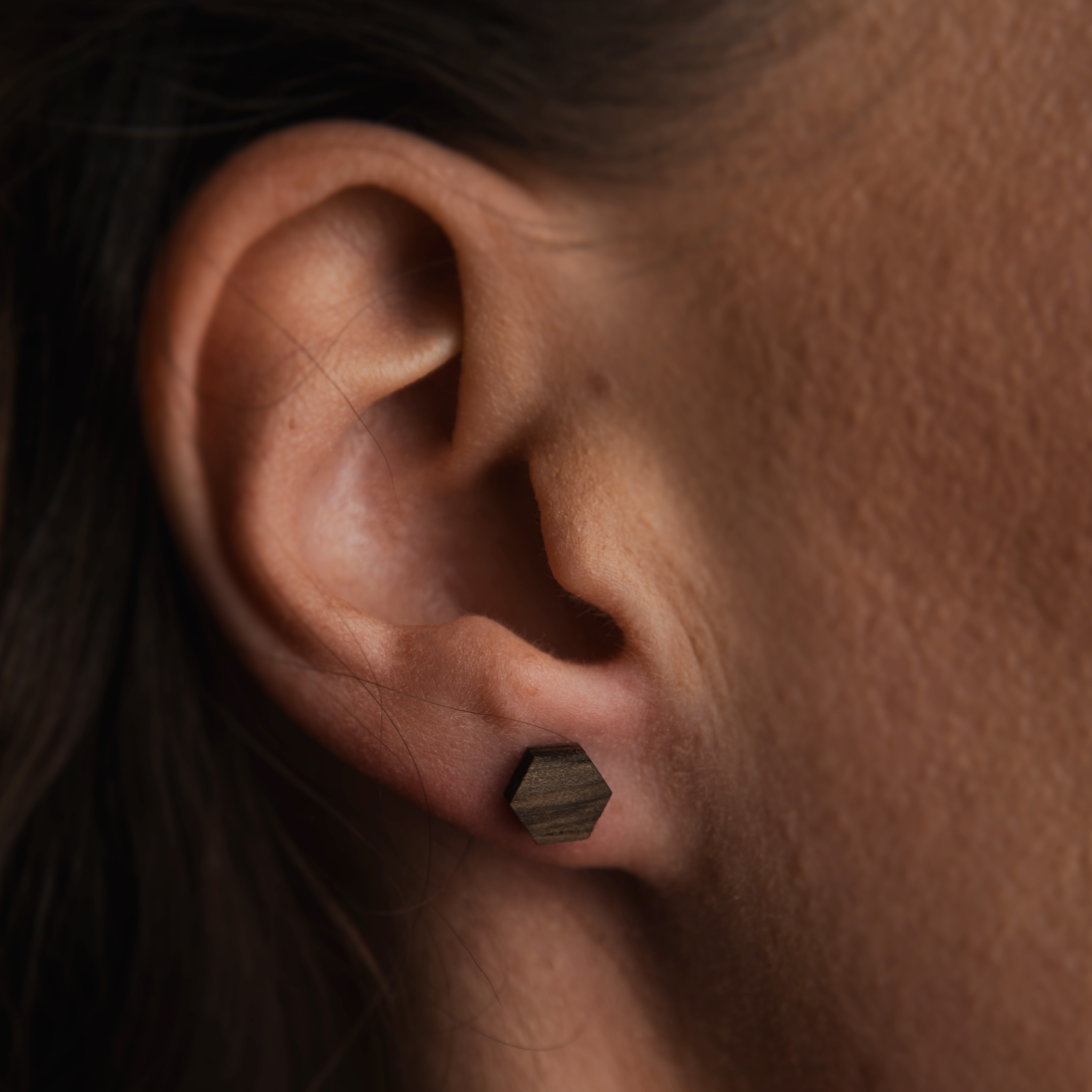 Šešiakampio formos auskarai, Juodasis Oframas