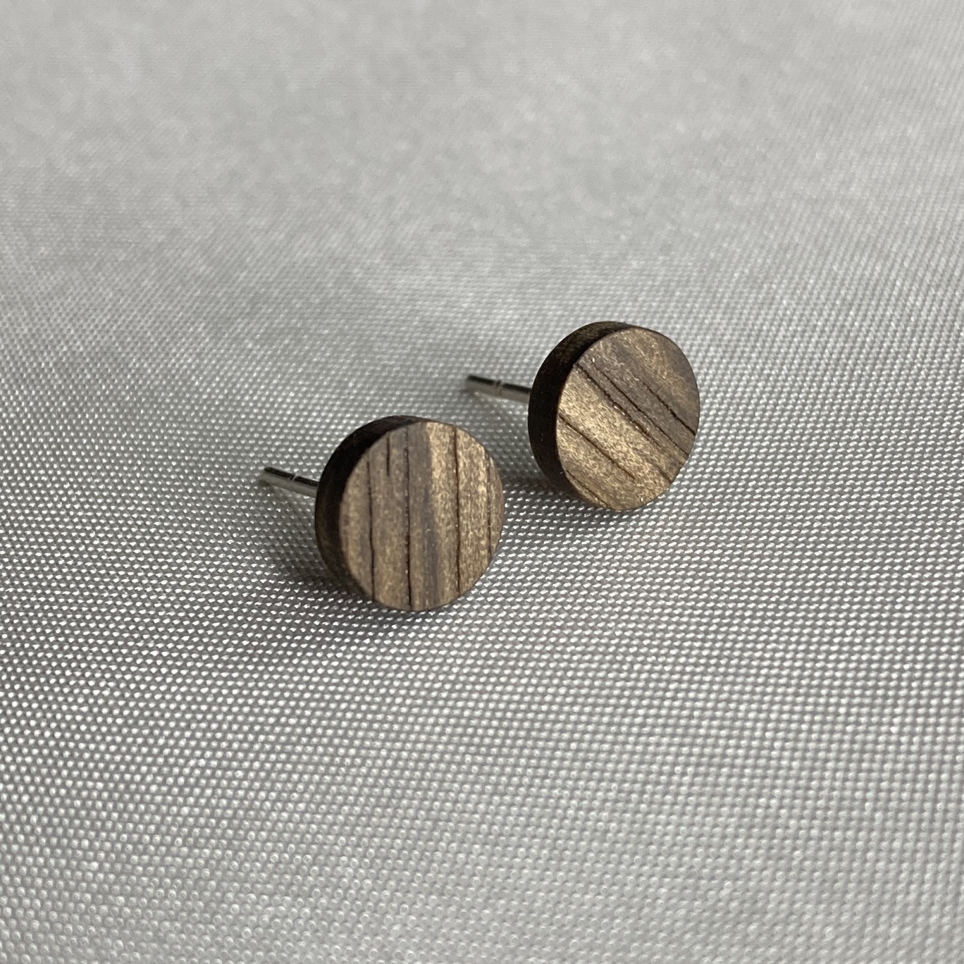 Šešiakampio formos auskarai, Juodasis Oframas