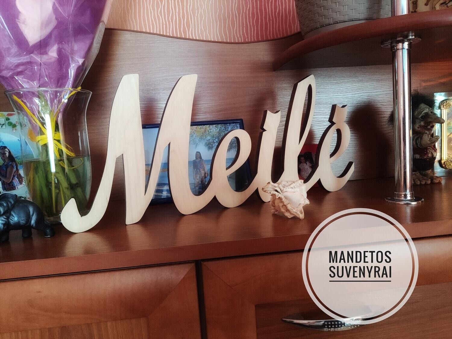 Pastatomas žodis "Meilė"