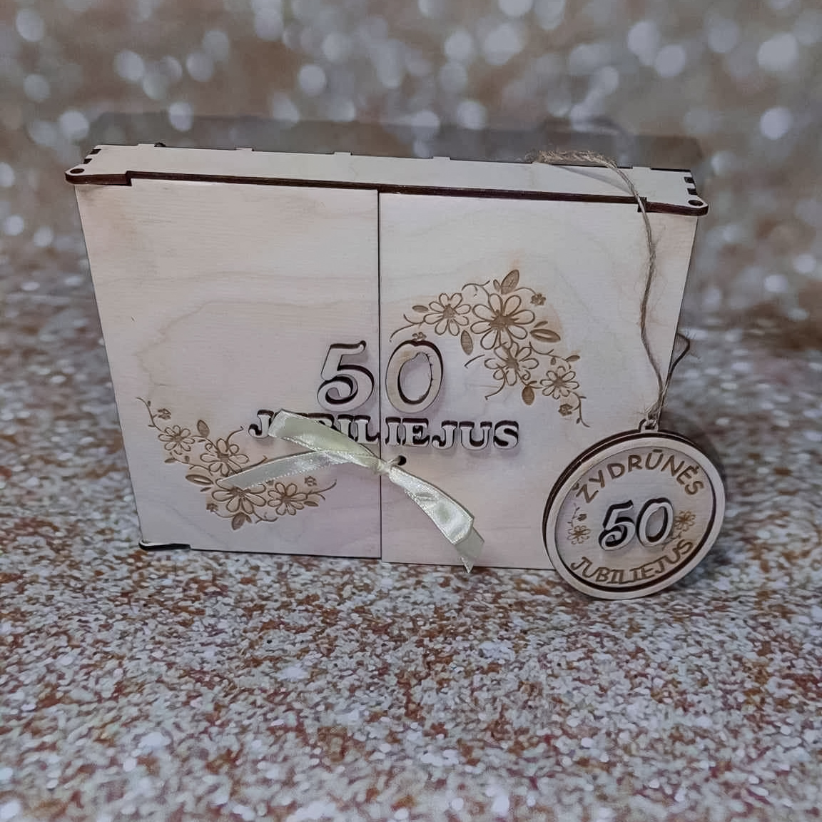 Sveikinimas dėžutėje