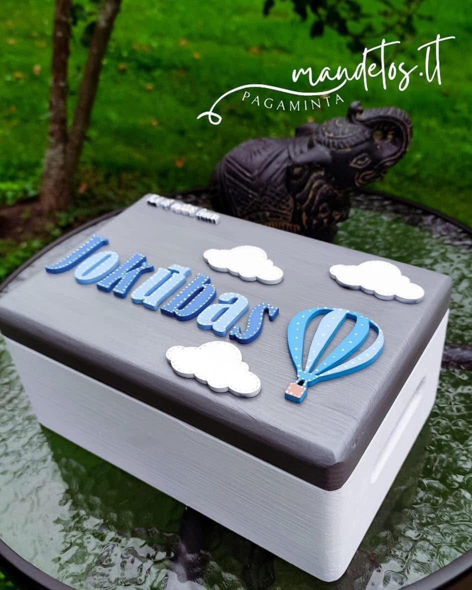 Lietuviška prekė “Krikšto dėžė” su oro balionu