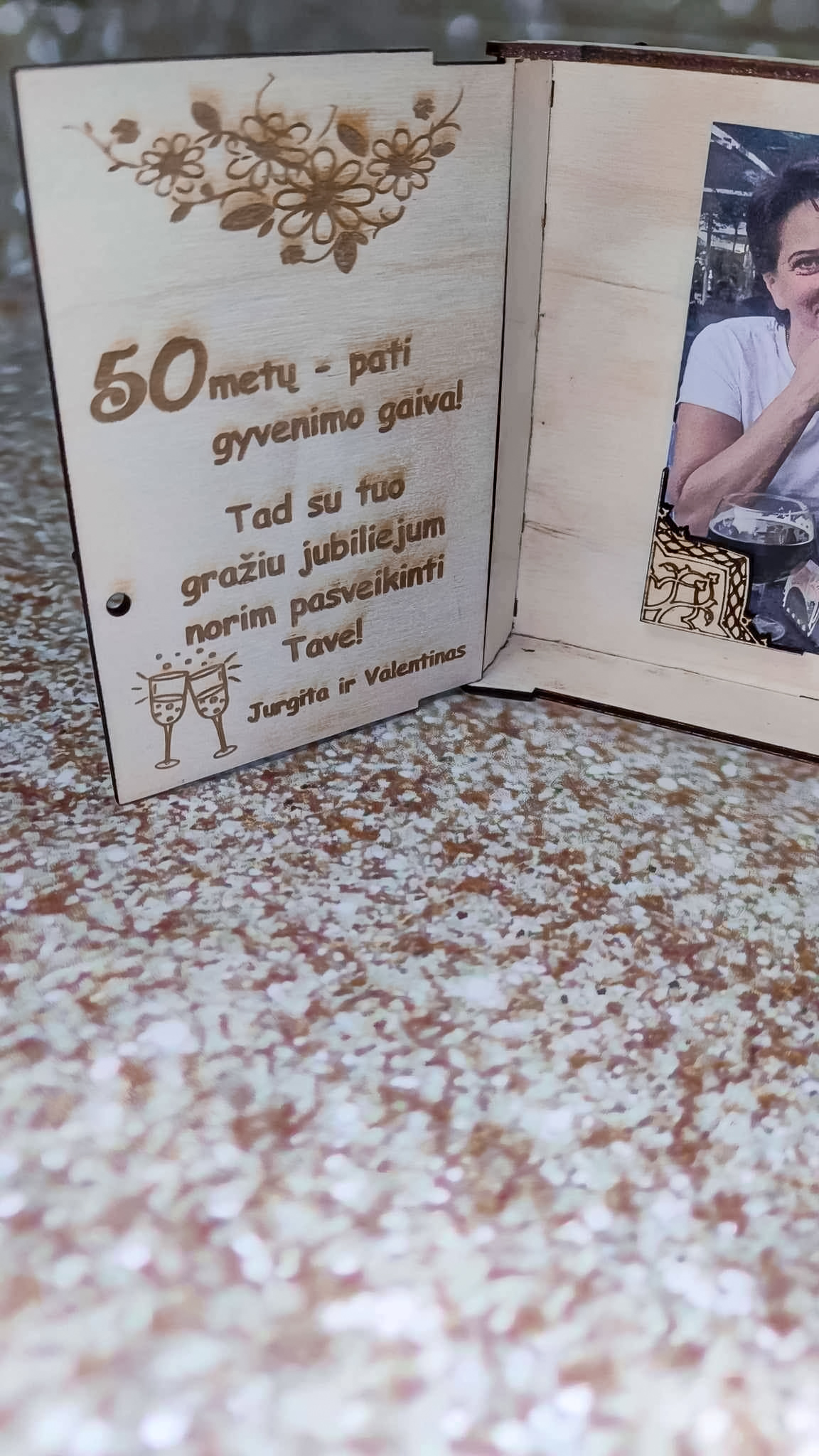 Sveikinimas dėžutėje