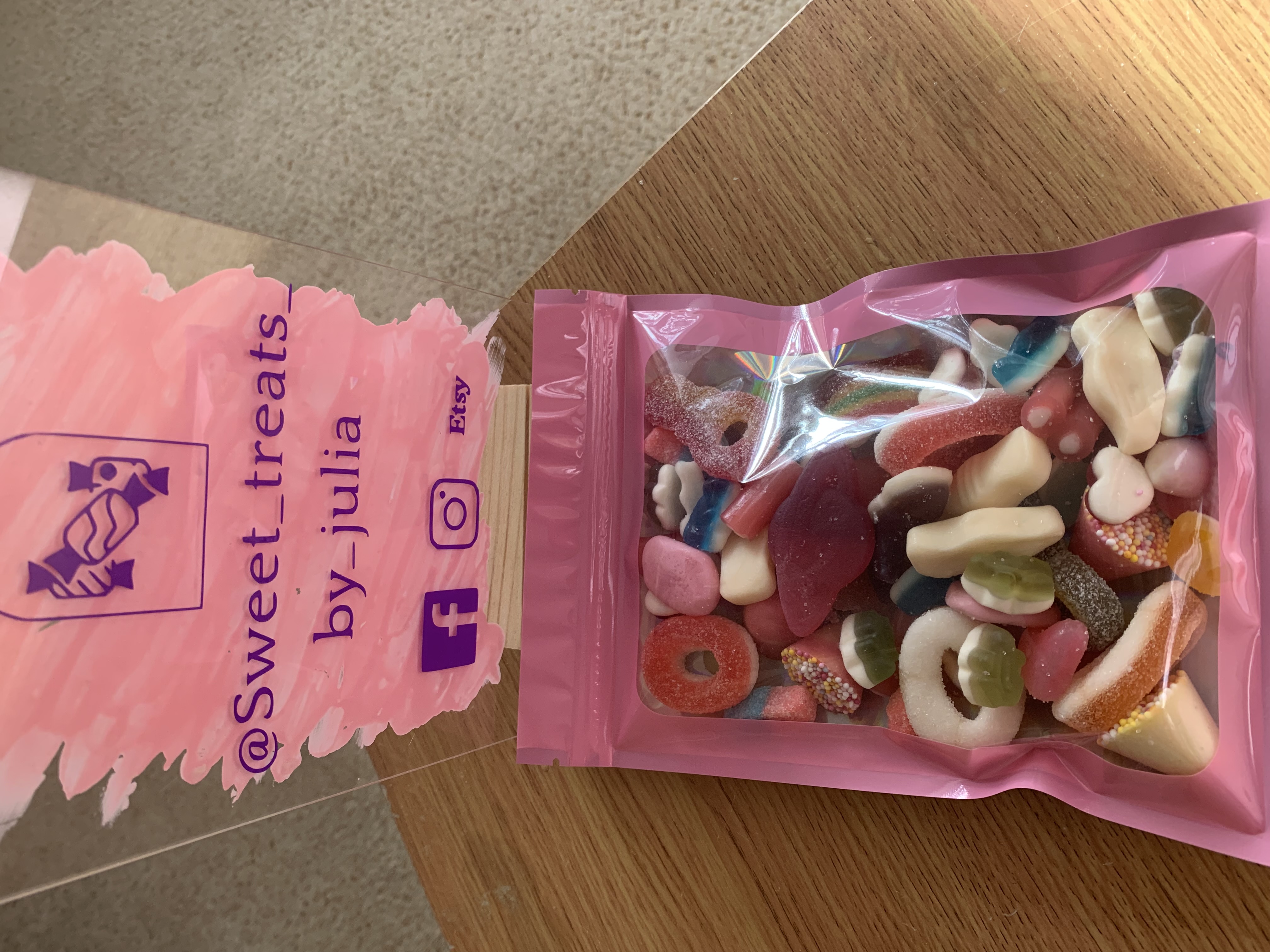 🩷Extra large pouch complete with sweets🩷