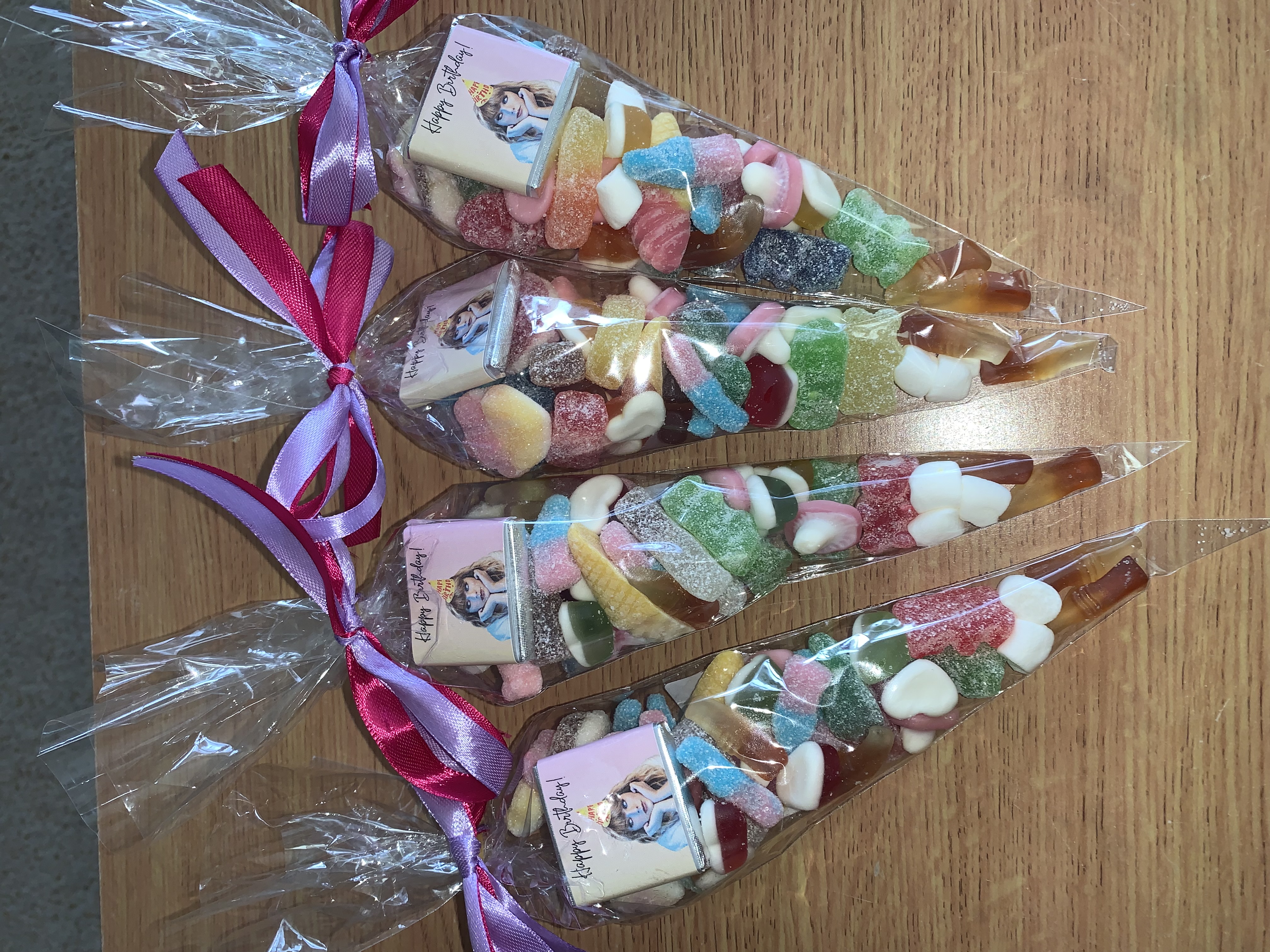 🩷Sweetcones for all occasions complete with associated small chocolate💜