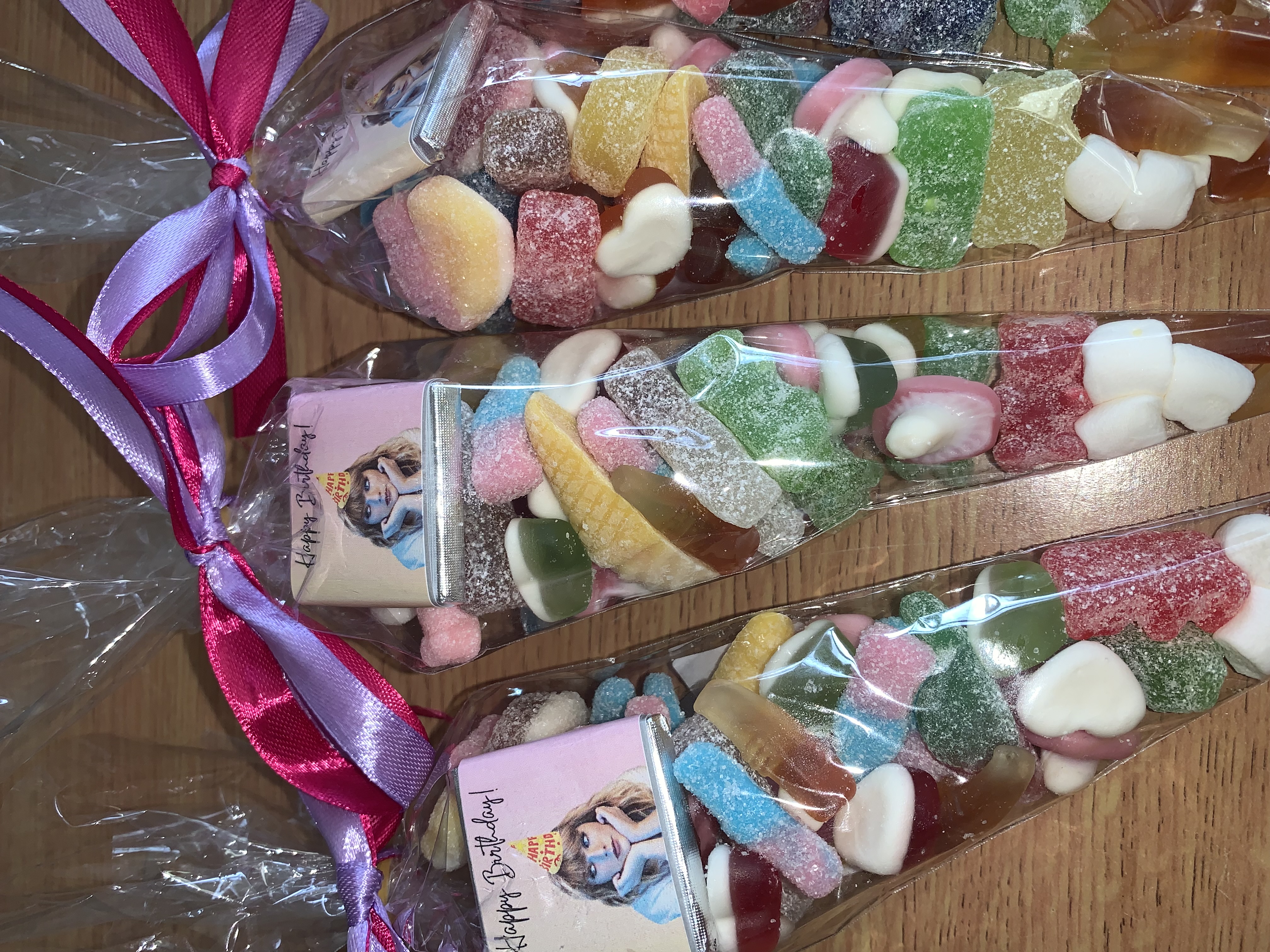 🩷Sweetcones for all occasions complete with associated small chocolate💜