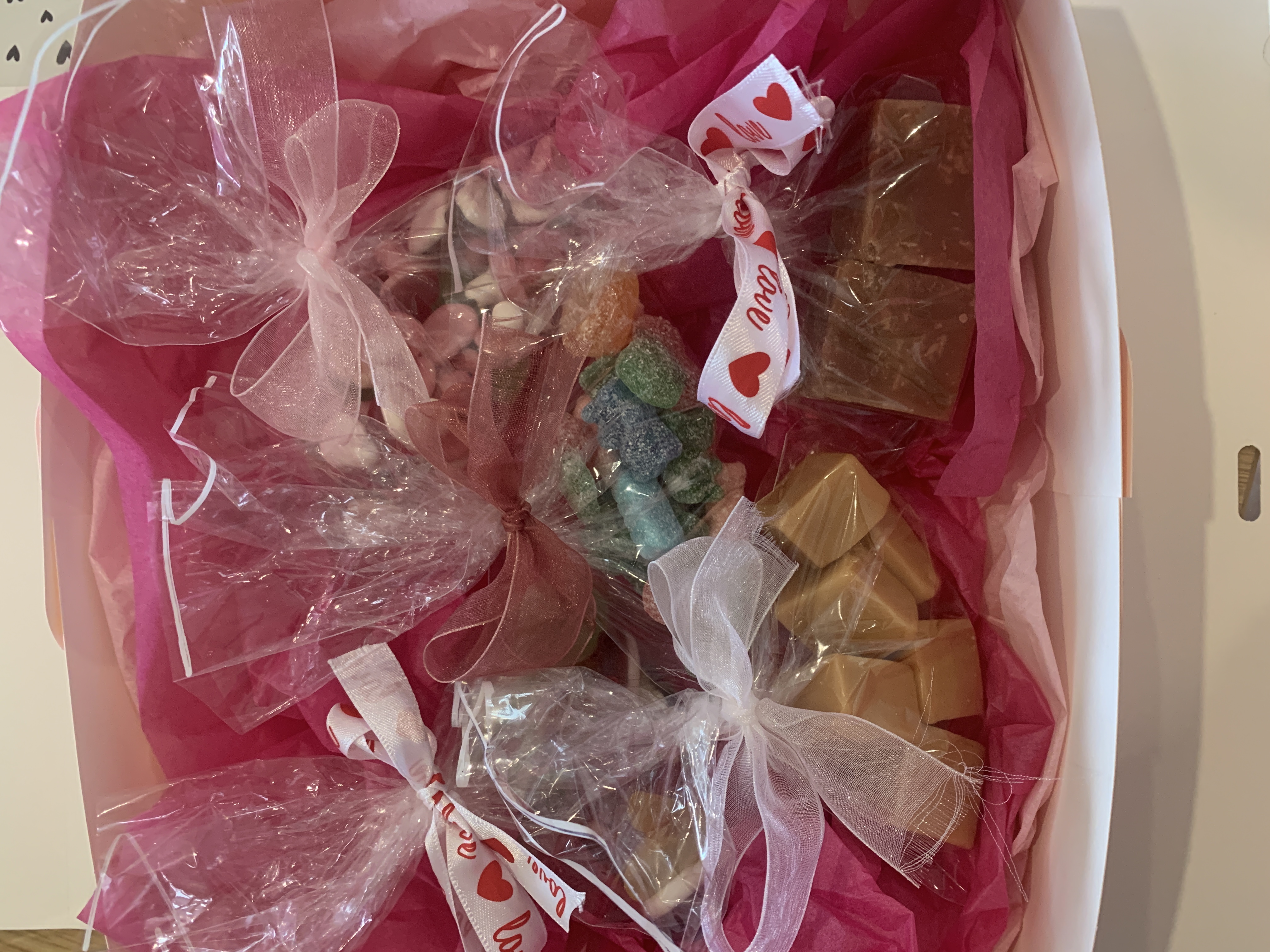 🩷Our ultimate sweet lovers treat box complete with an assortment of sweets and fudge.💜