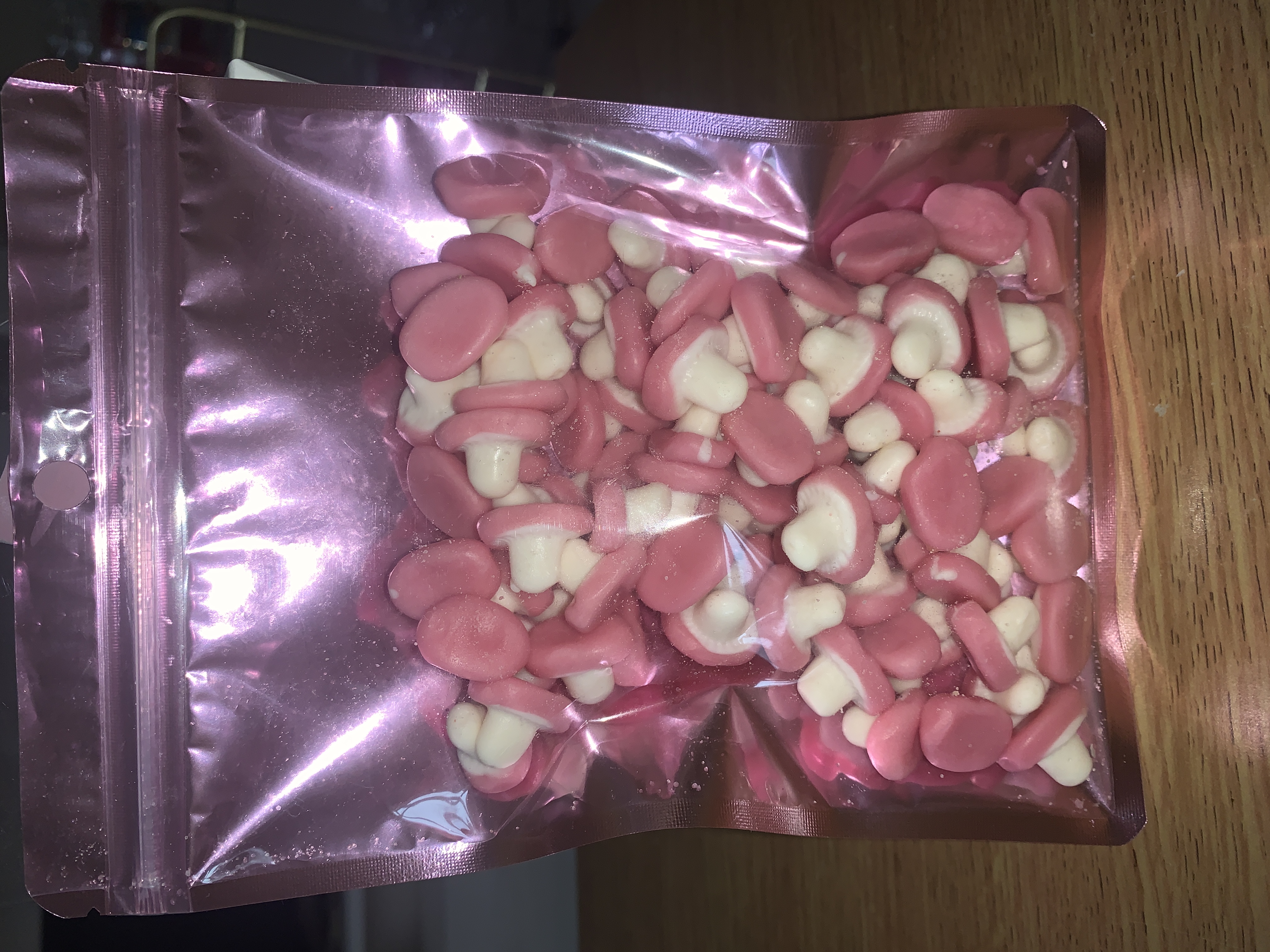 🩷Metalic pink sweet pouch complete with sweets🩷