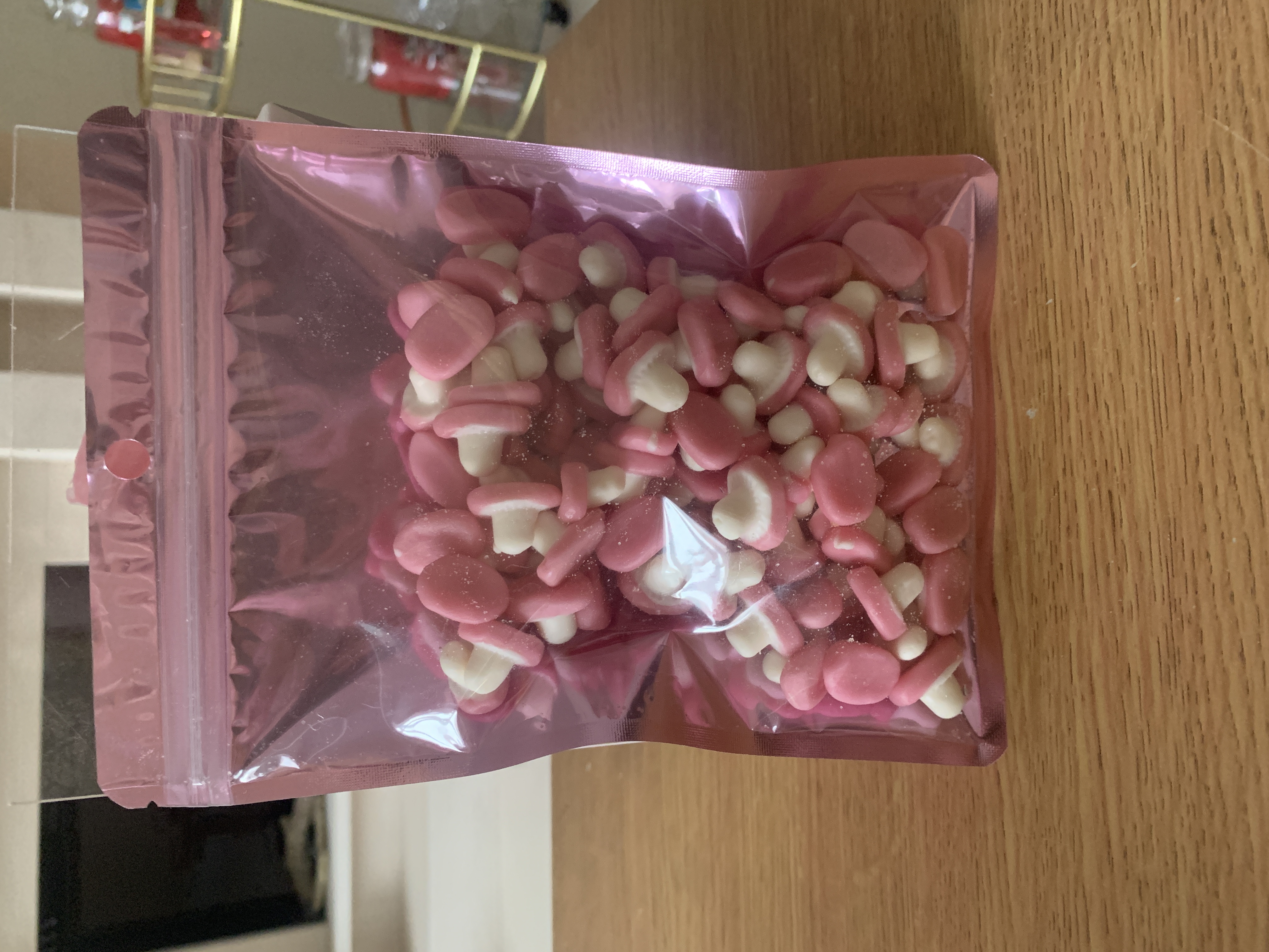 🩷Metalic pink sweet pouch complete with sweets🩷