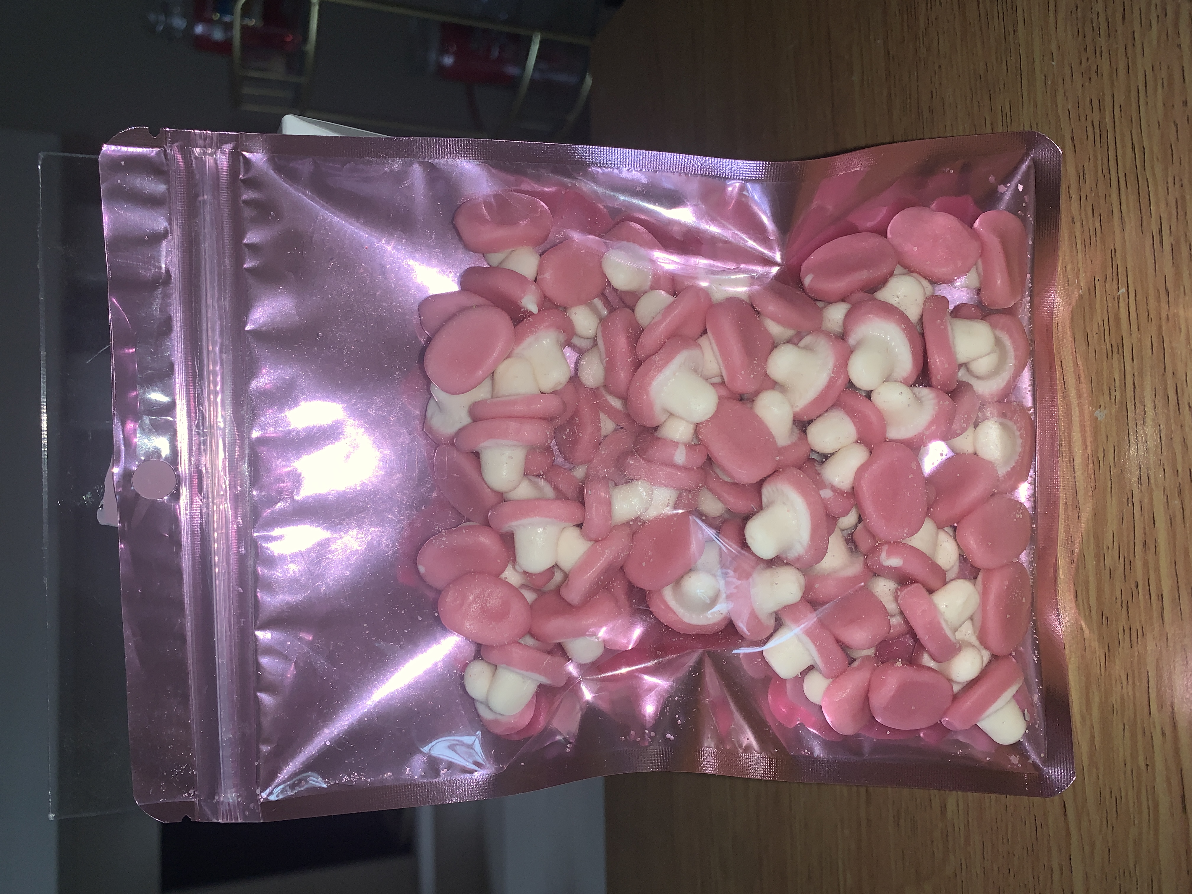 🩷Metalic pink sweet pouch complete with sweets🩷