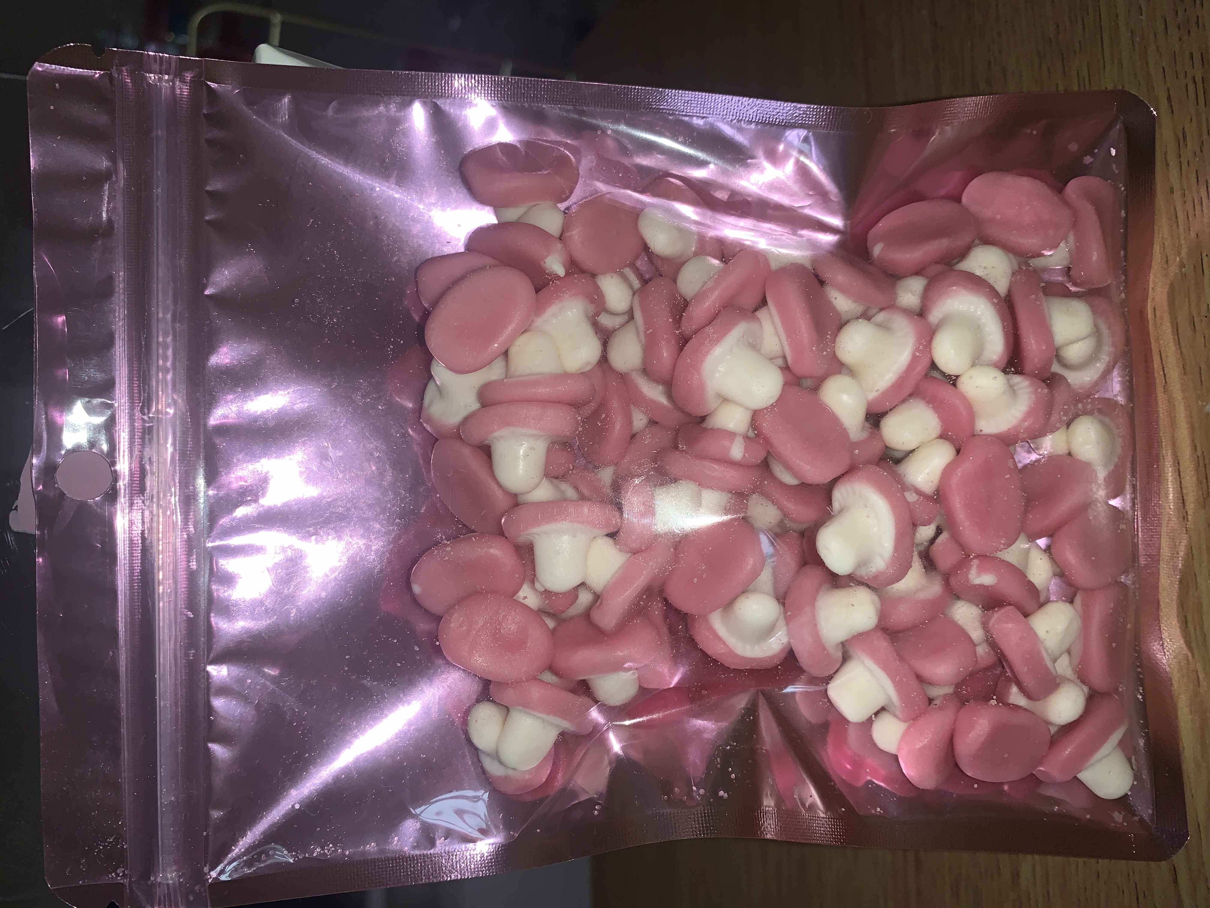 🩷Metalic pink sweet pouch complete with sweets🩷