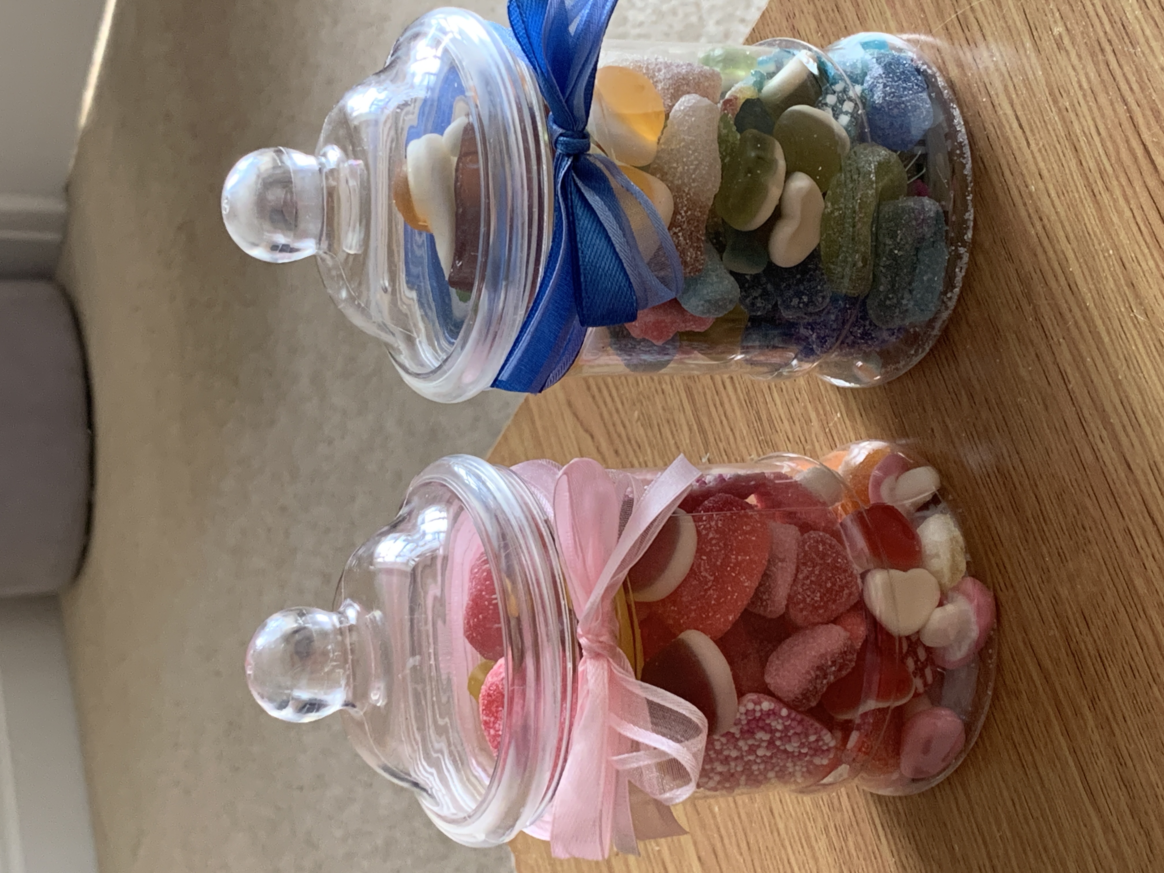 🩵Sweet jars complete with two tone ribbon and a variety of sweets.🩷