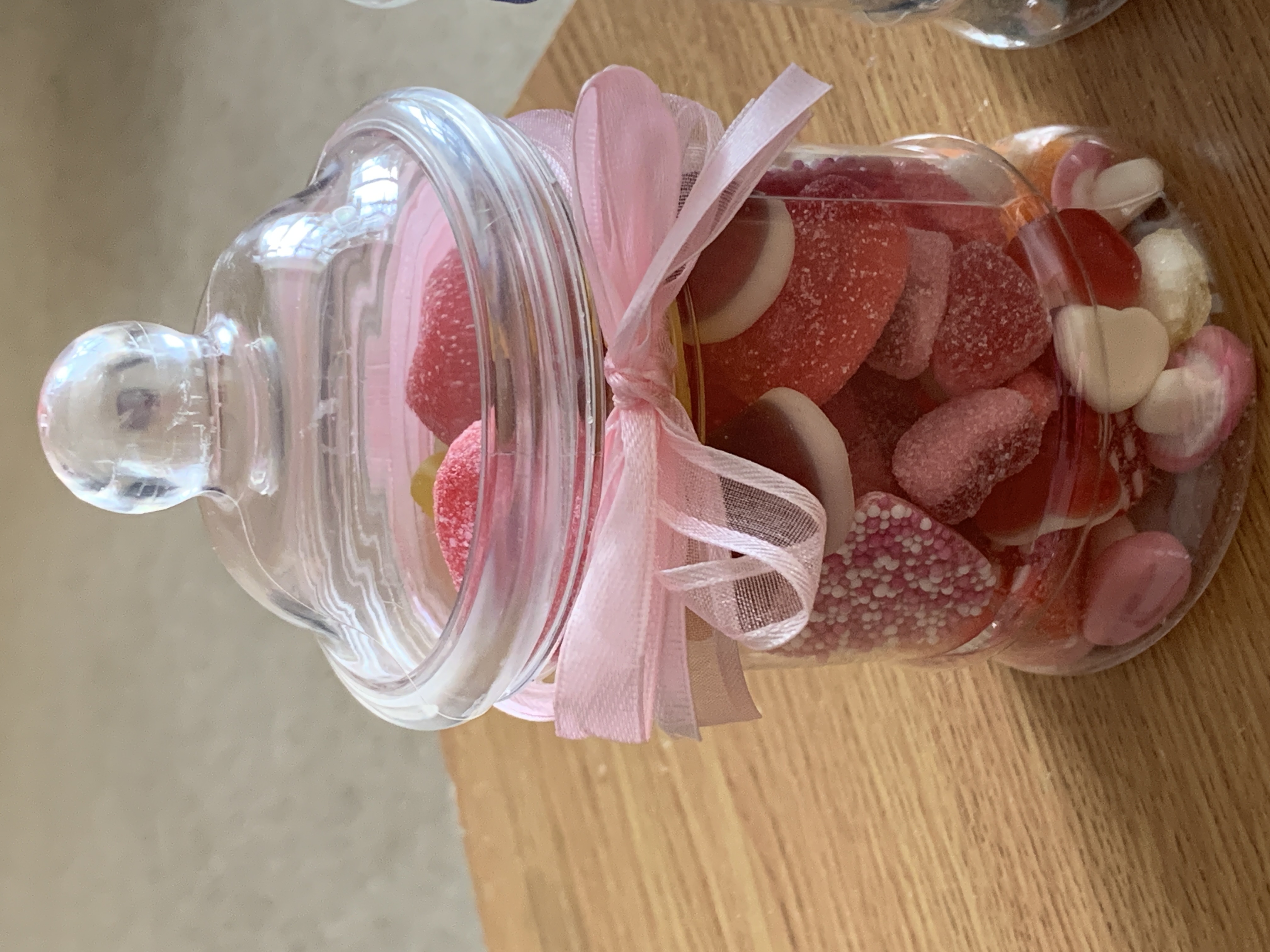 🩵Sweet jars complete with two tone ribbon and a variety of sweets.🩷