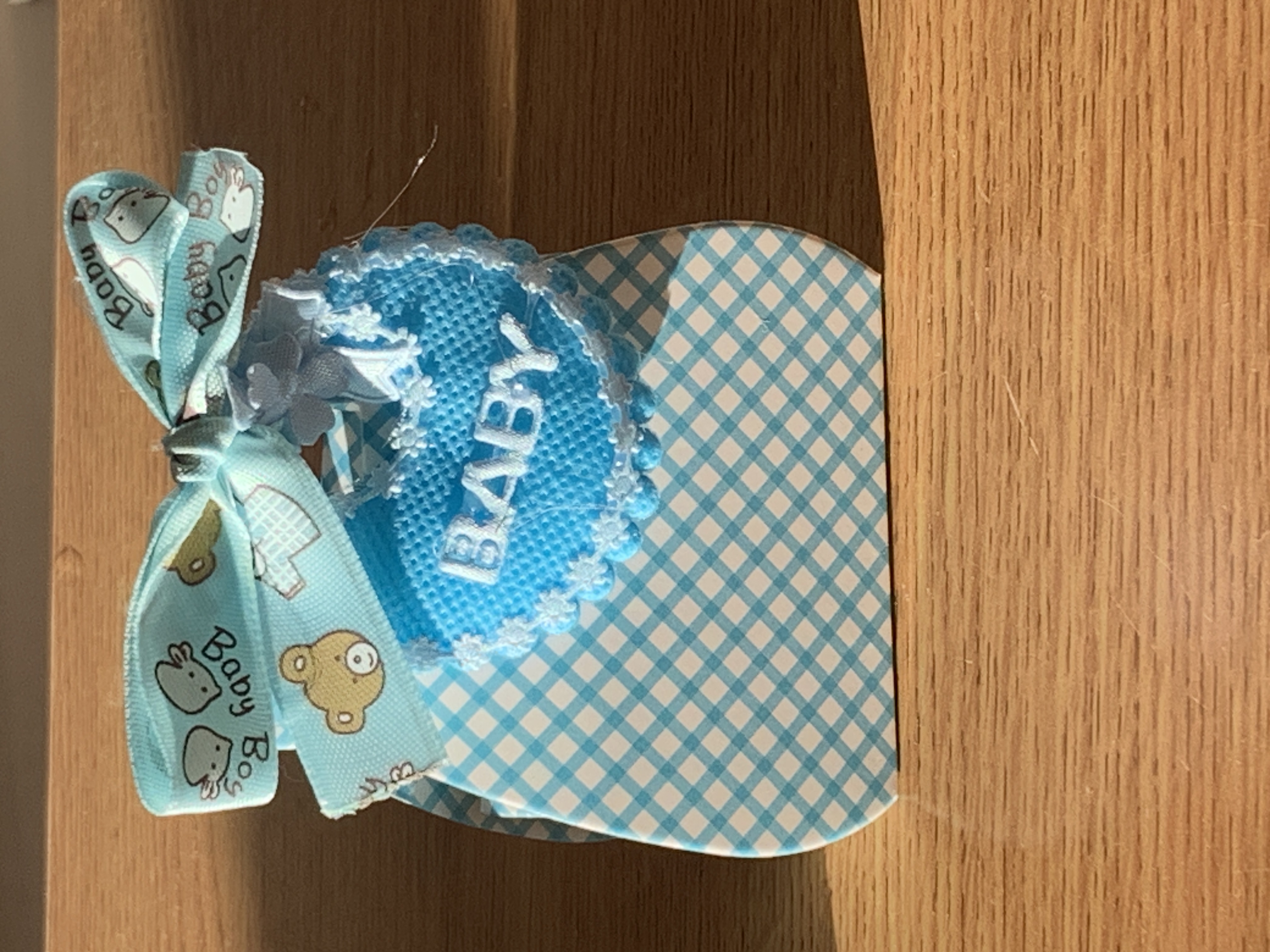 🩷Cute bib style favour boxes complete with chocolates🩵 