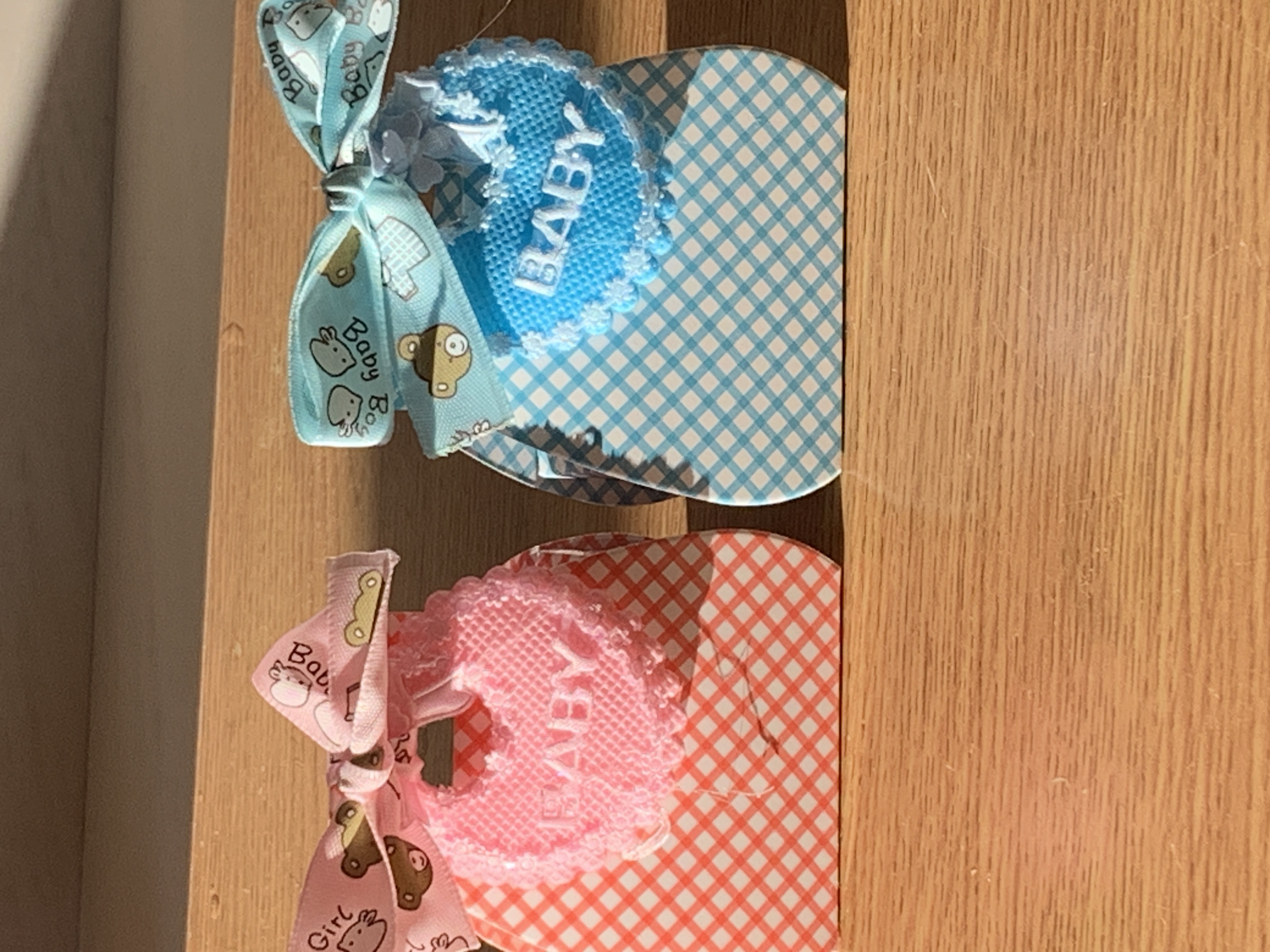🩷Cute bib style favour boxes complete with chocolates🩵 