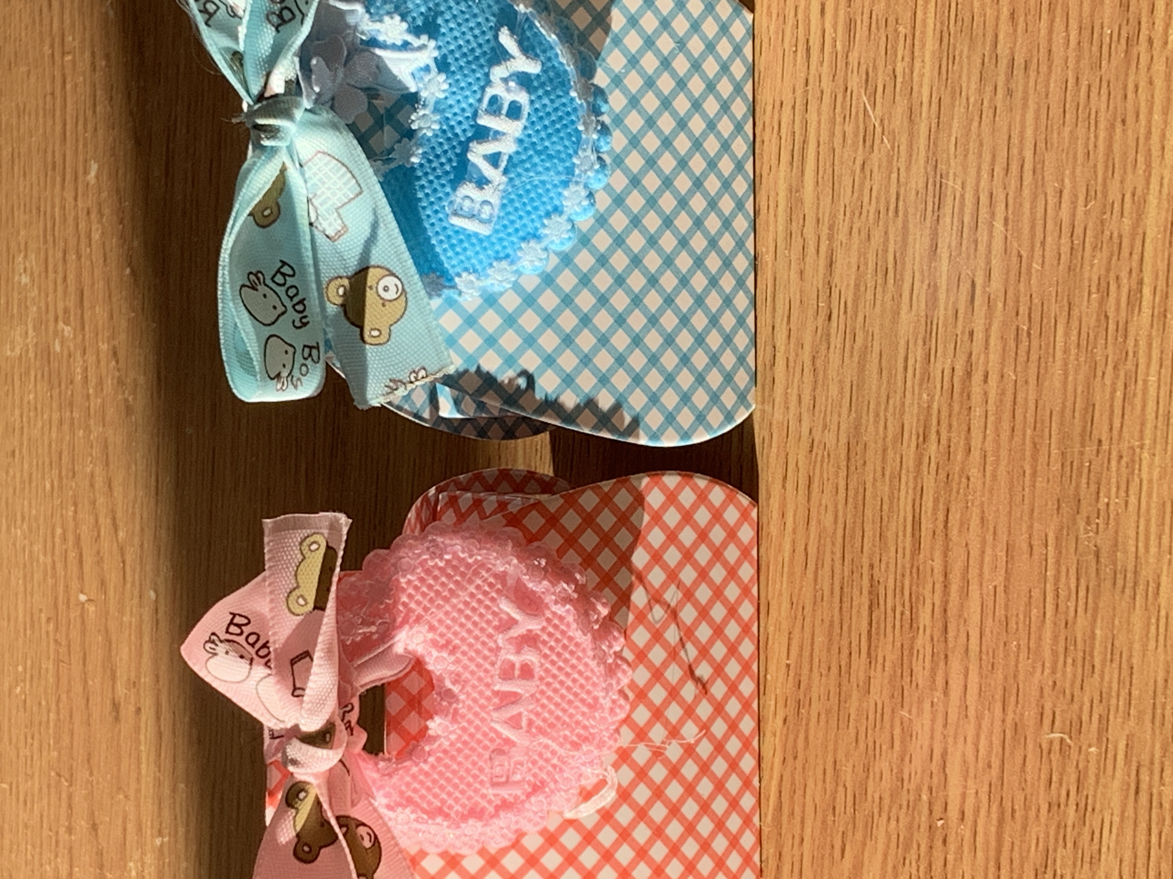 🩷Cute bib style favour boxes complete with chocolates🩵 