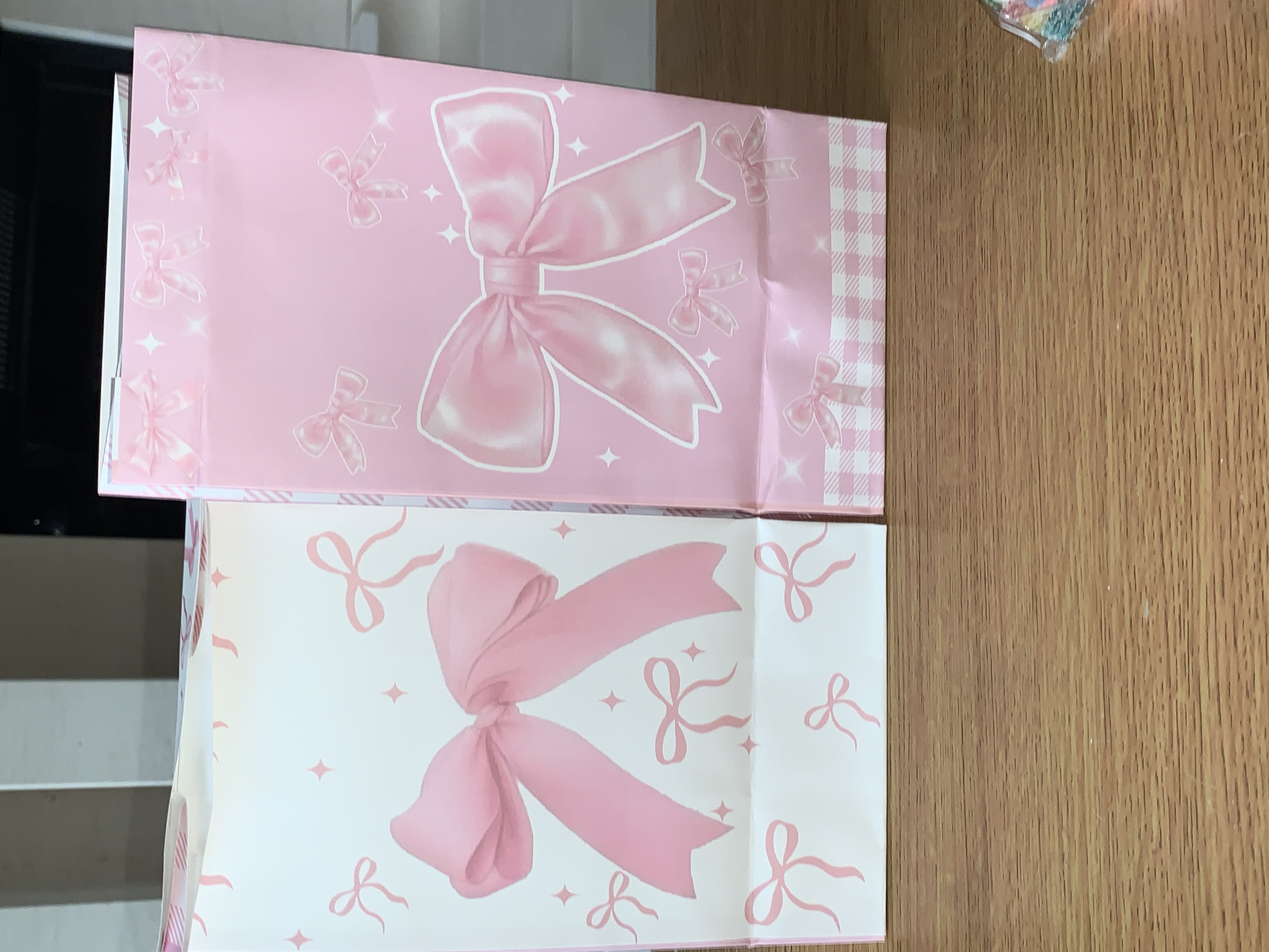 💗Bow treat bag complete with sweets and various party items💗