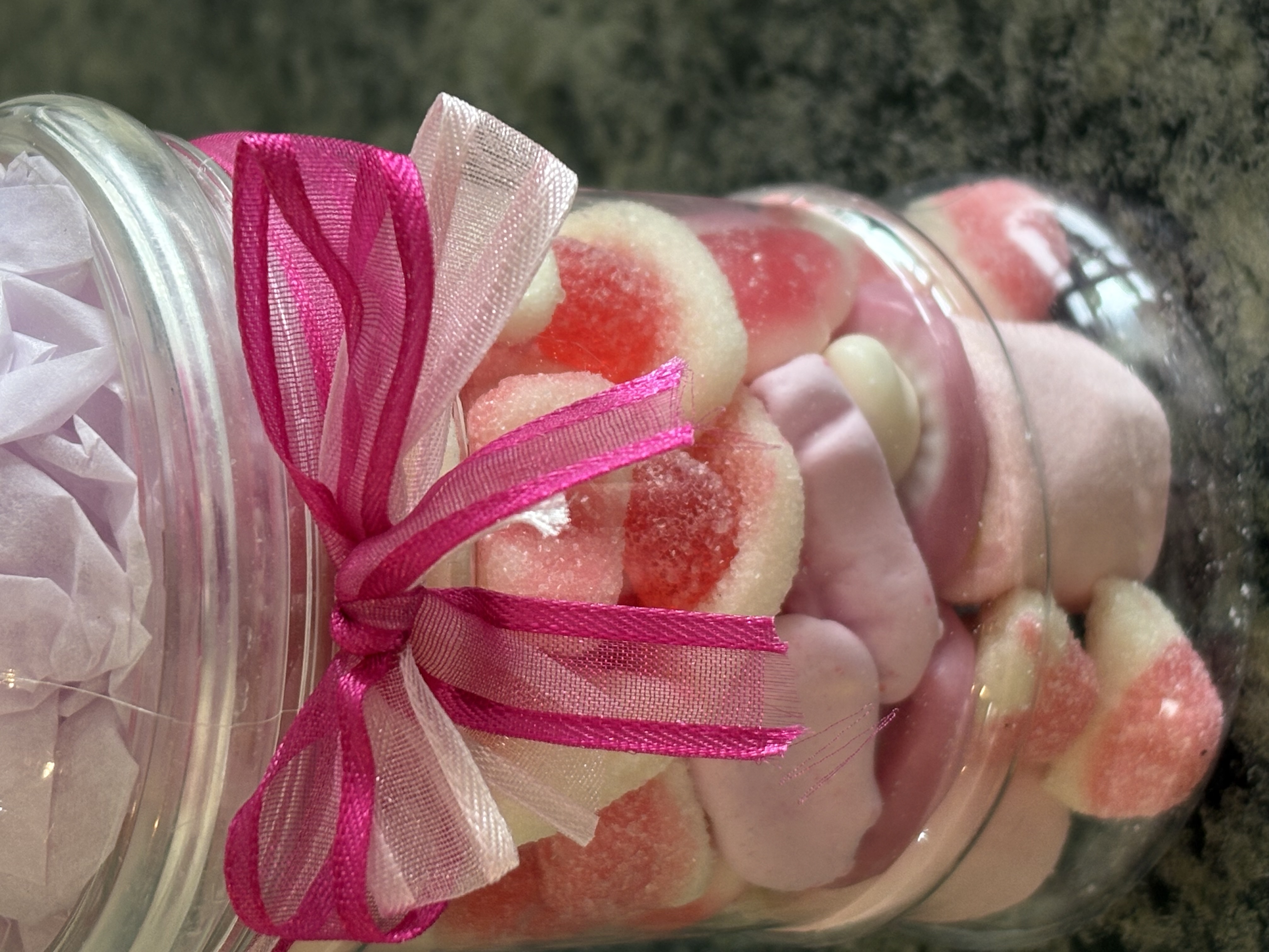 🩵Sweet jars complete with two tone ribbon and a variety of sweets.🩷