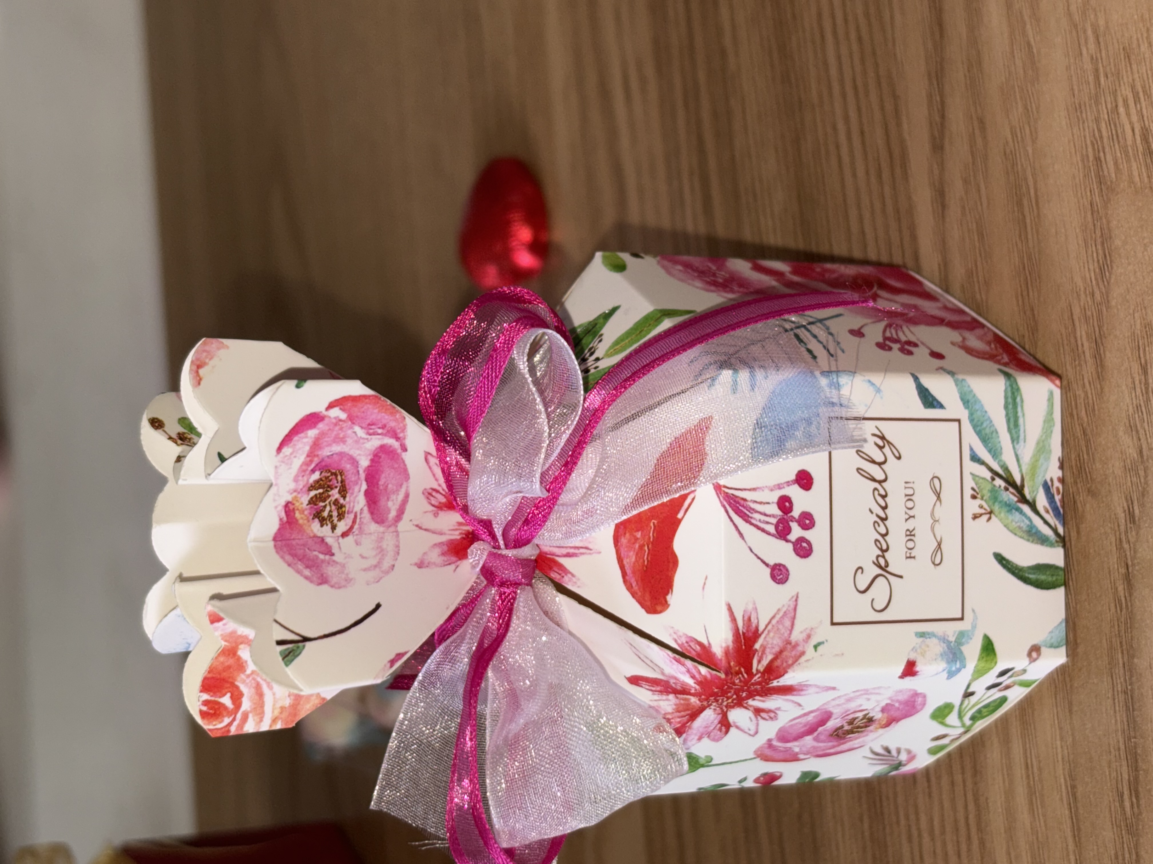 💜Pink Floral Favour Box With Beautiful Two Tone Pink Ribbon💜