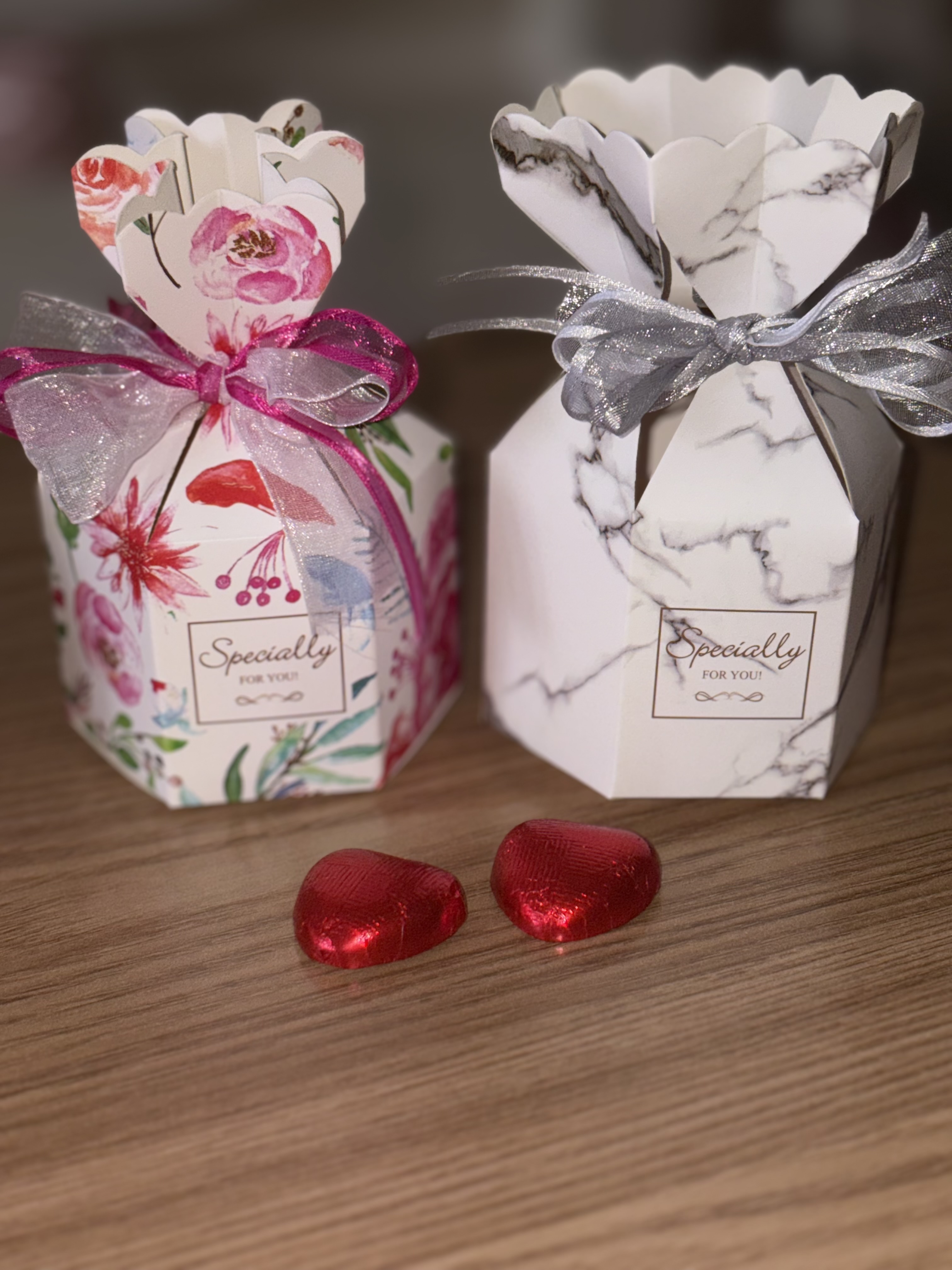 💜Pink Floral Favour Box With Beautiful Two Tone Pink Ribbon💜
