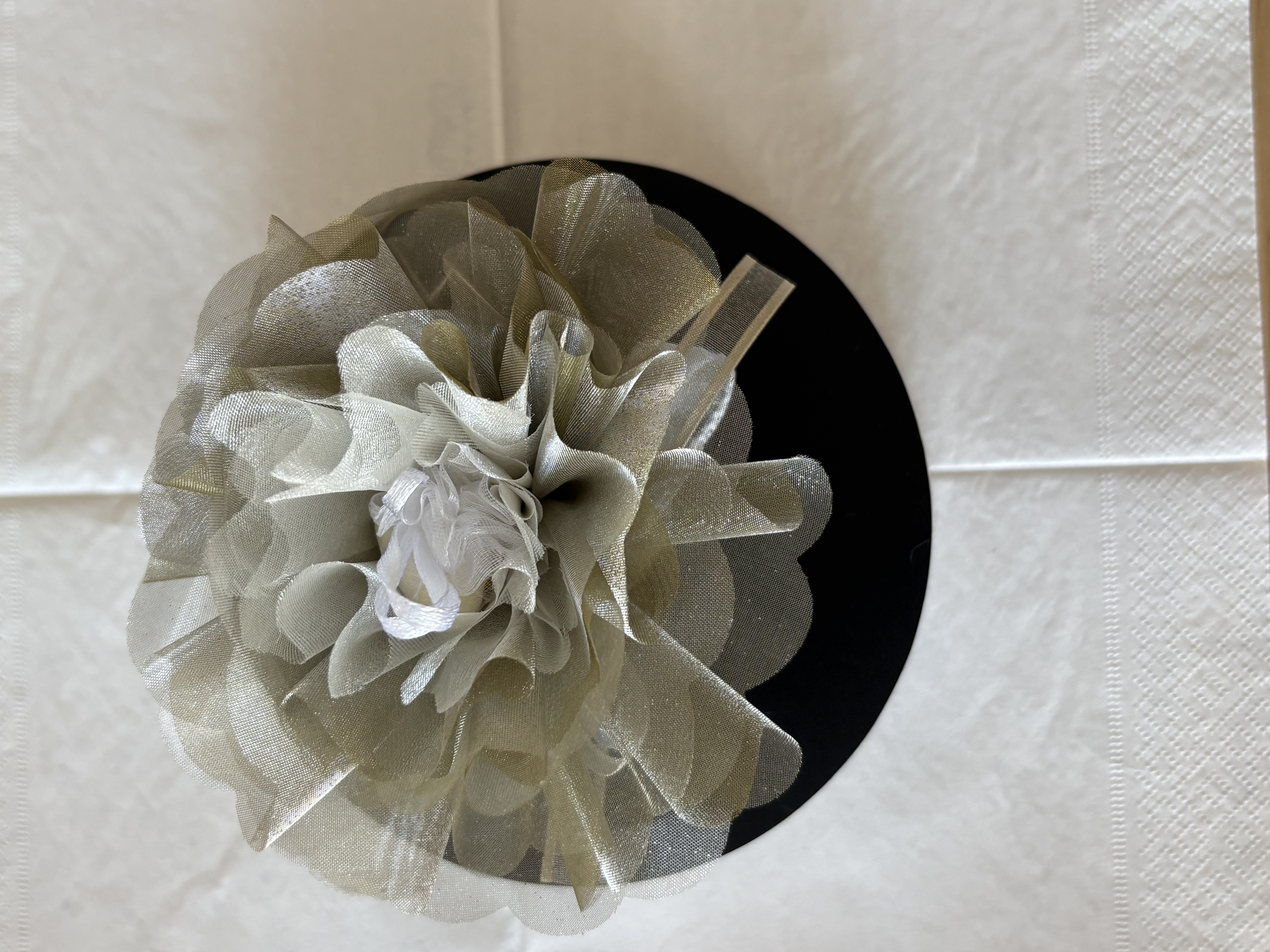 Elegant bonbonniere in a variety of colours