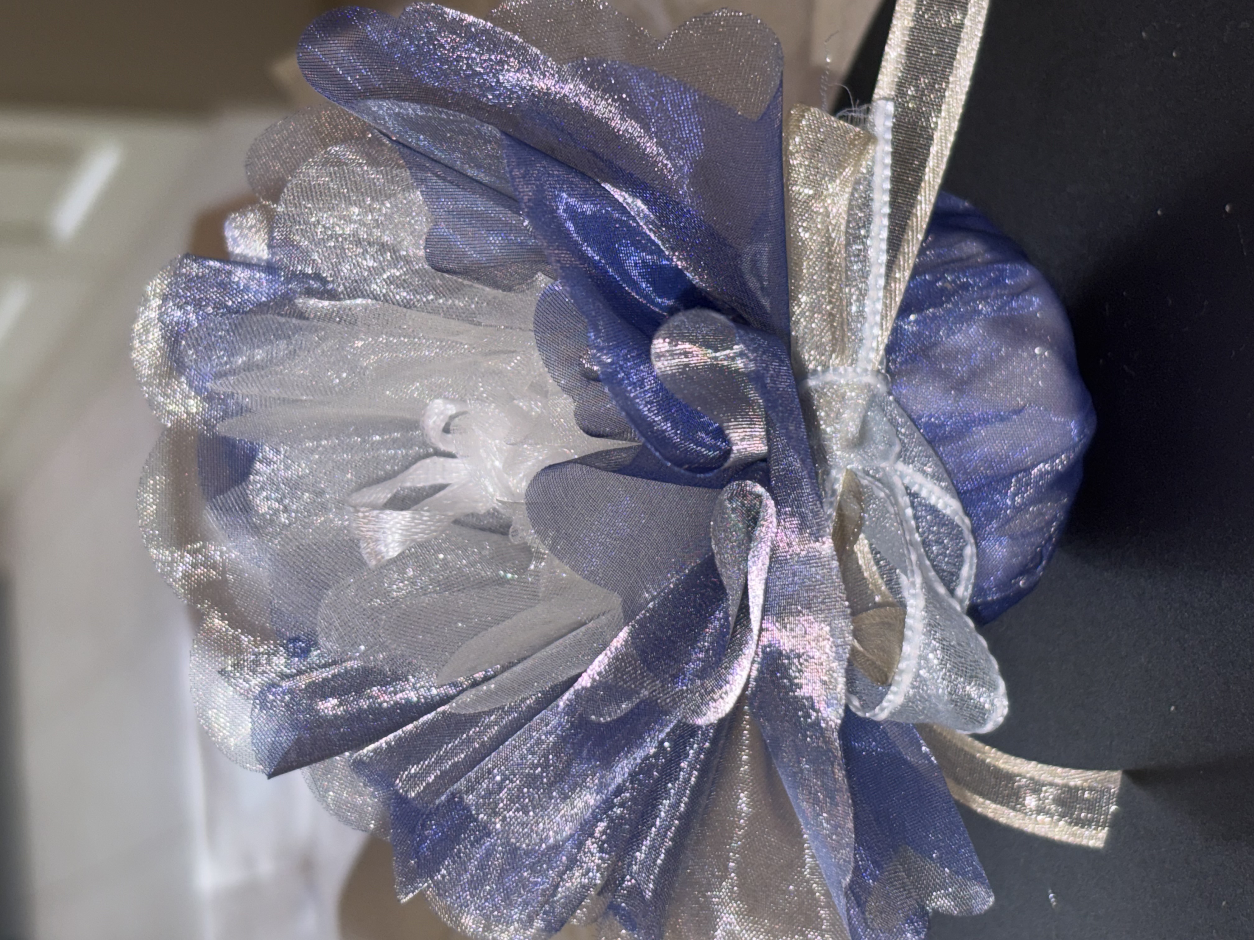 Elegant bonbonniere in a variety of colours