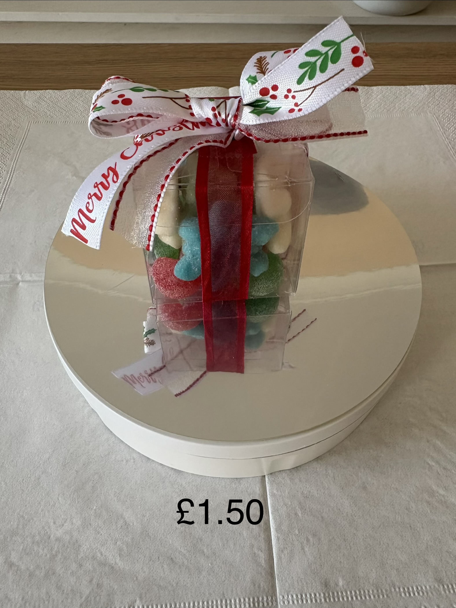 Christmas sweet cube includes a variety of festive sweets.