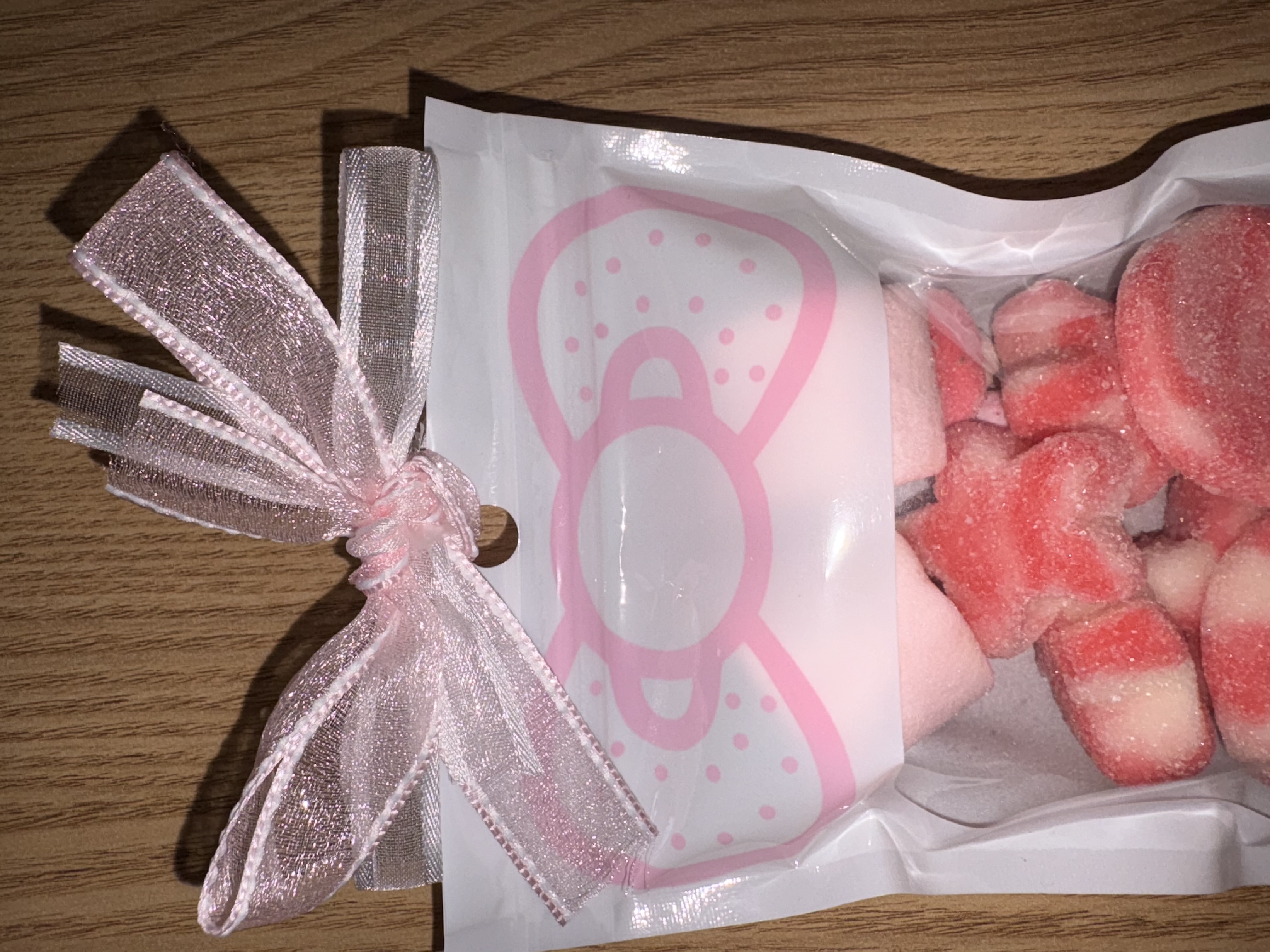 White sweet pouch with large pink bow to the top finished with two tone organza ribbon