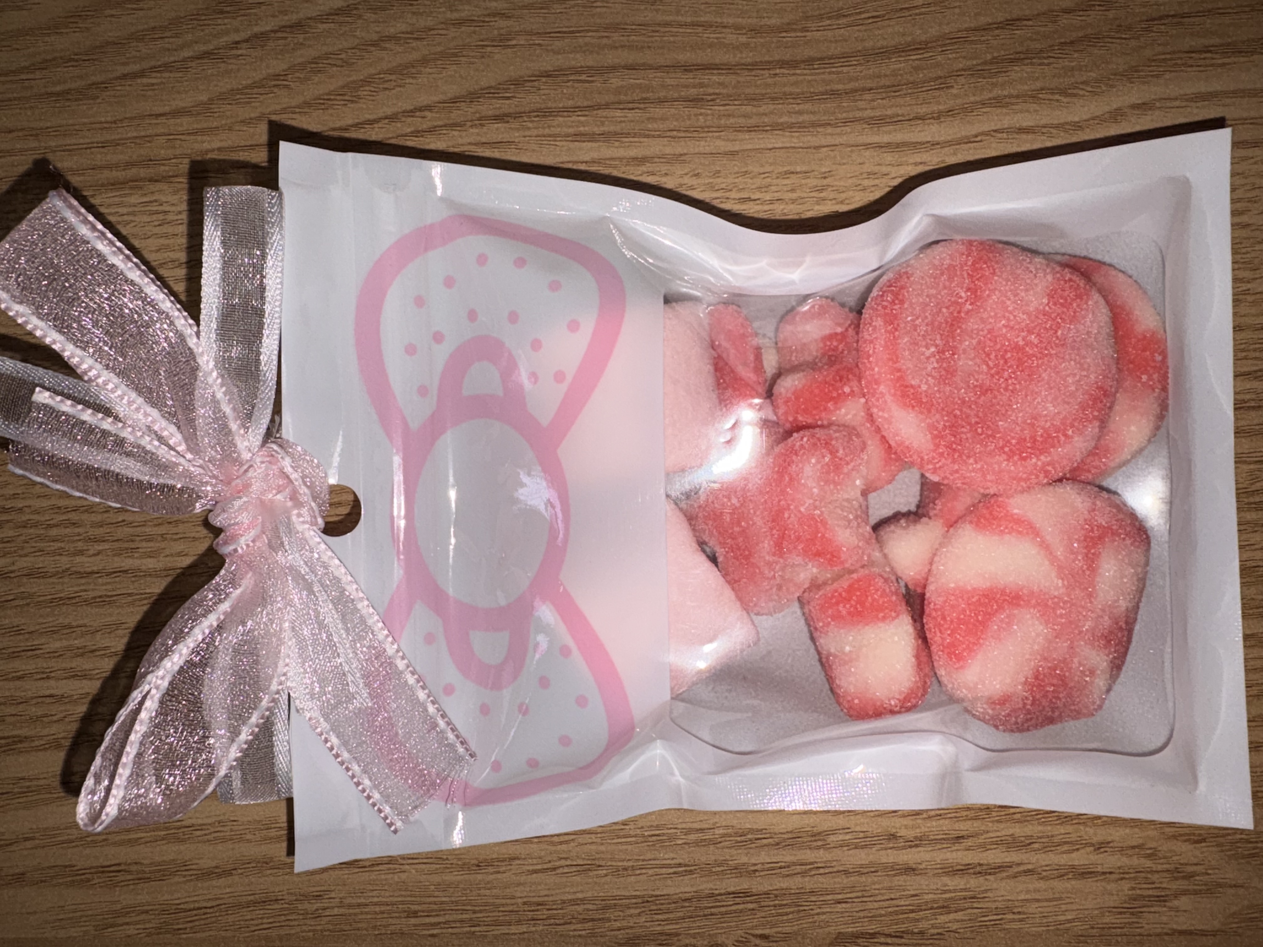 White sweet pouch with large pink bow to the top finished with two tone organza ribbon