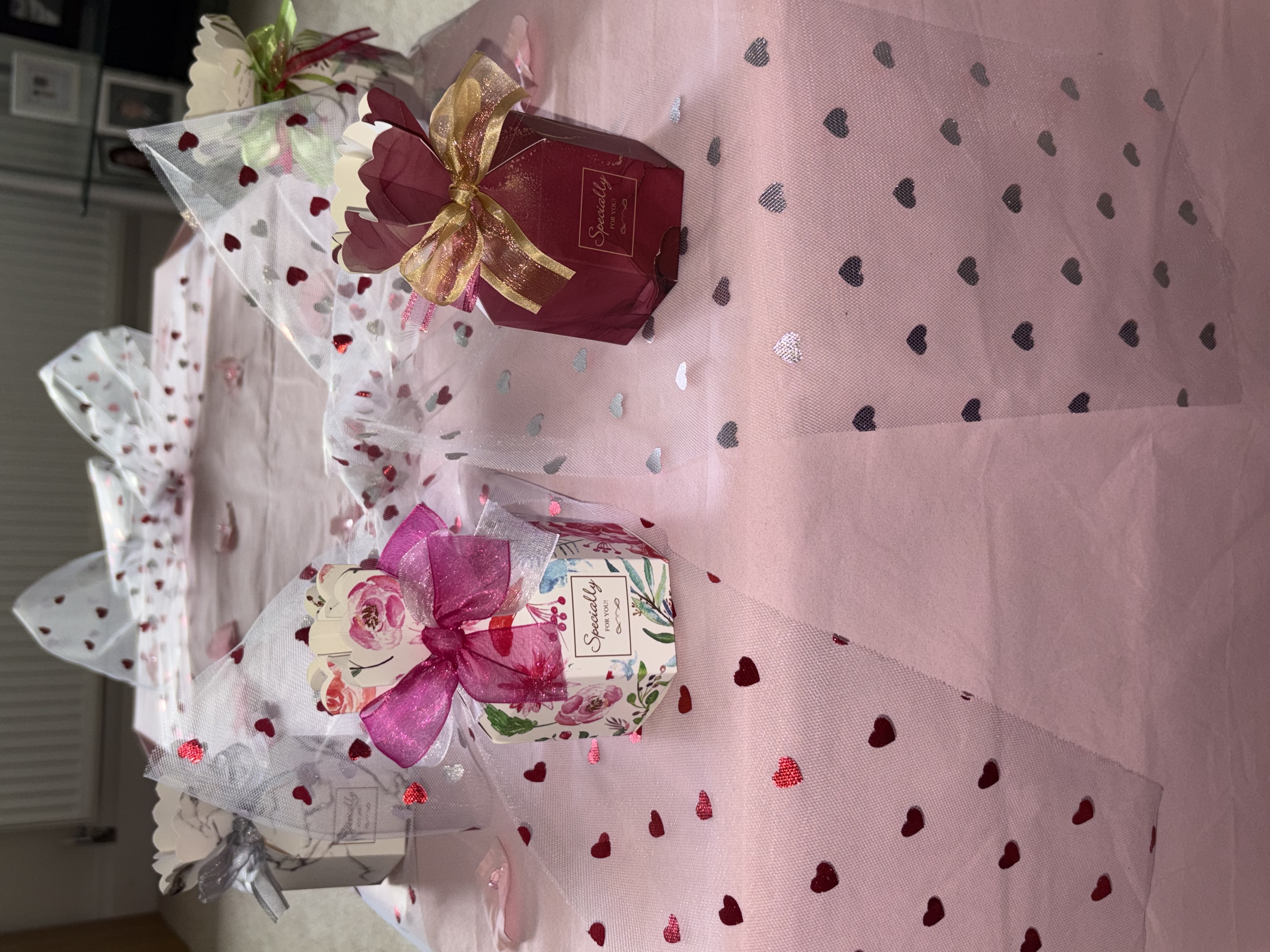 💜Pink Floral Favour Box With Beautiful Two Tone Pink Ribbon💜