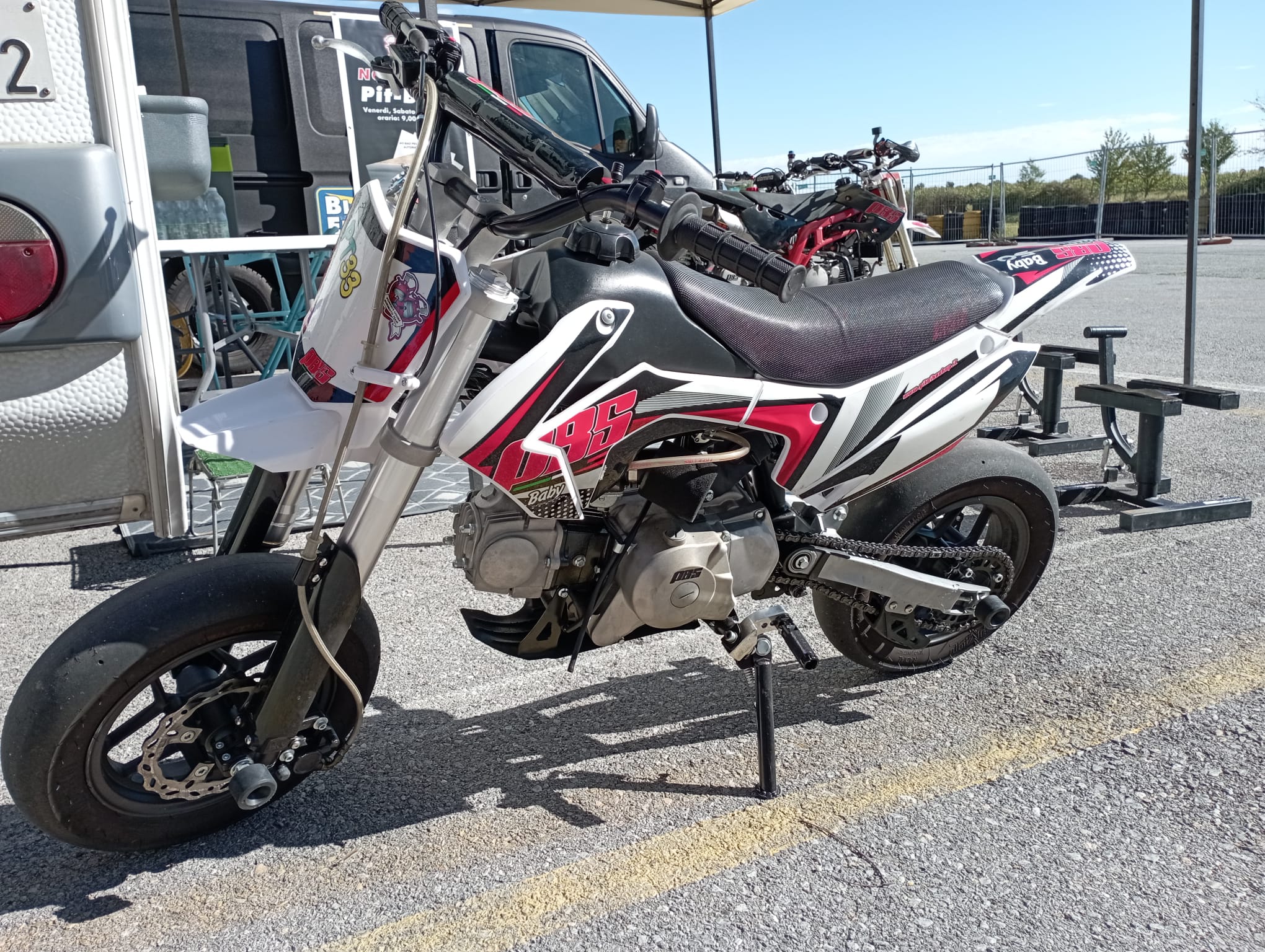 Noleggio Pitbike 100cc Monomarcia in pista