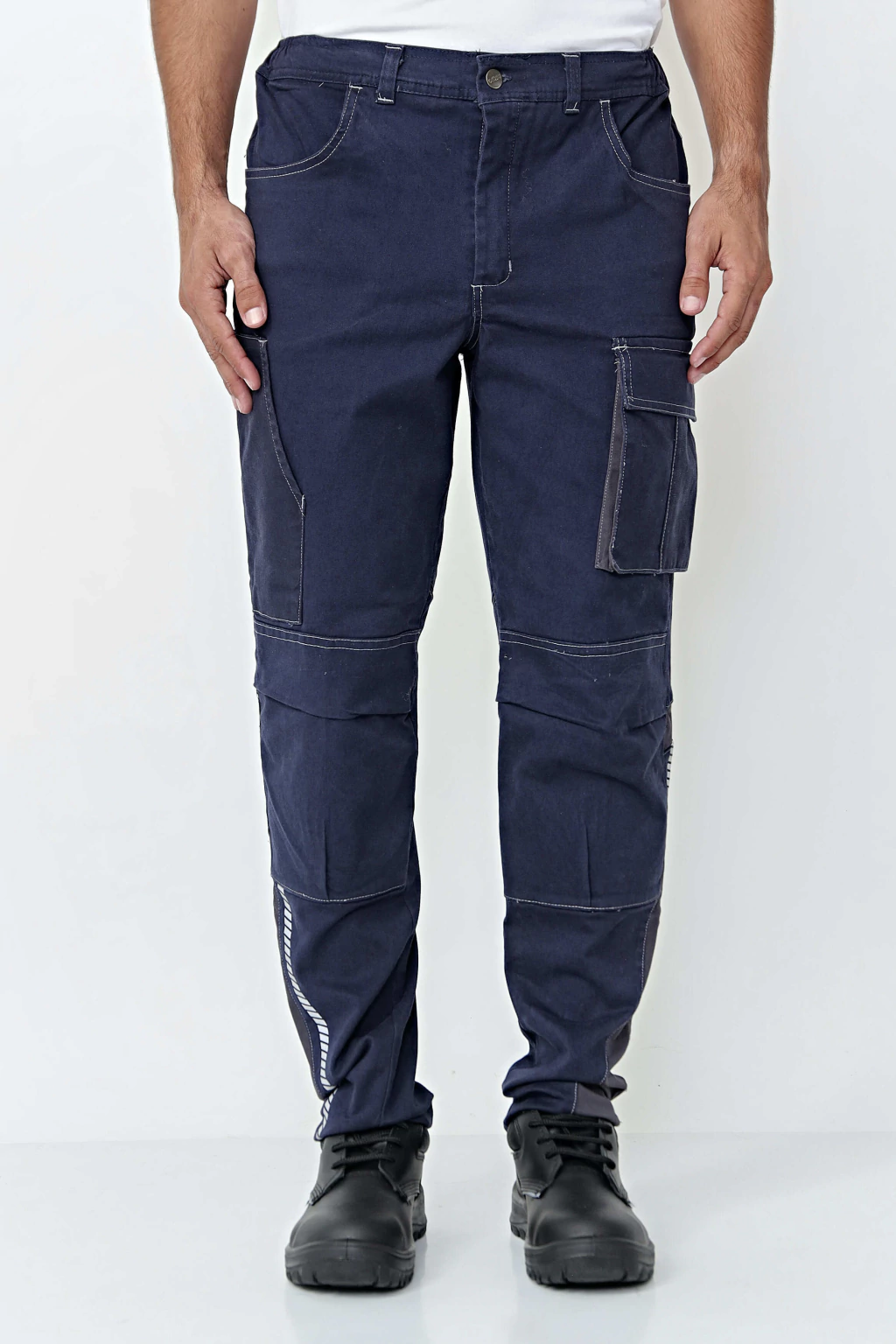 Pantalón OMBU cargo modelo Strauss
