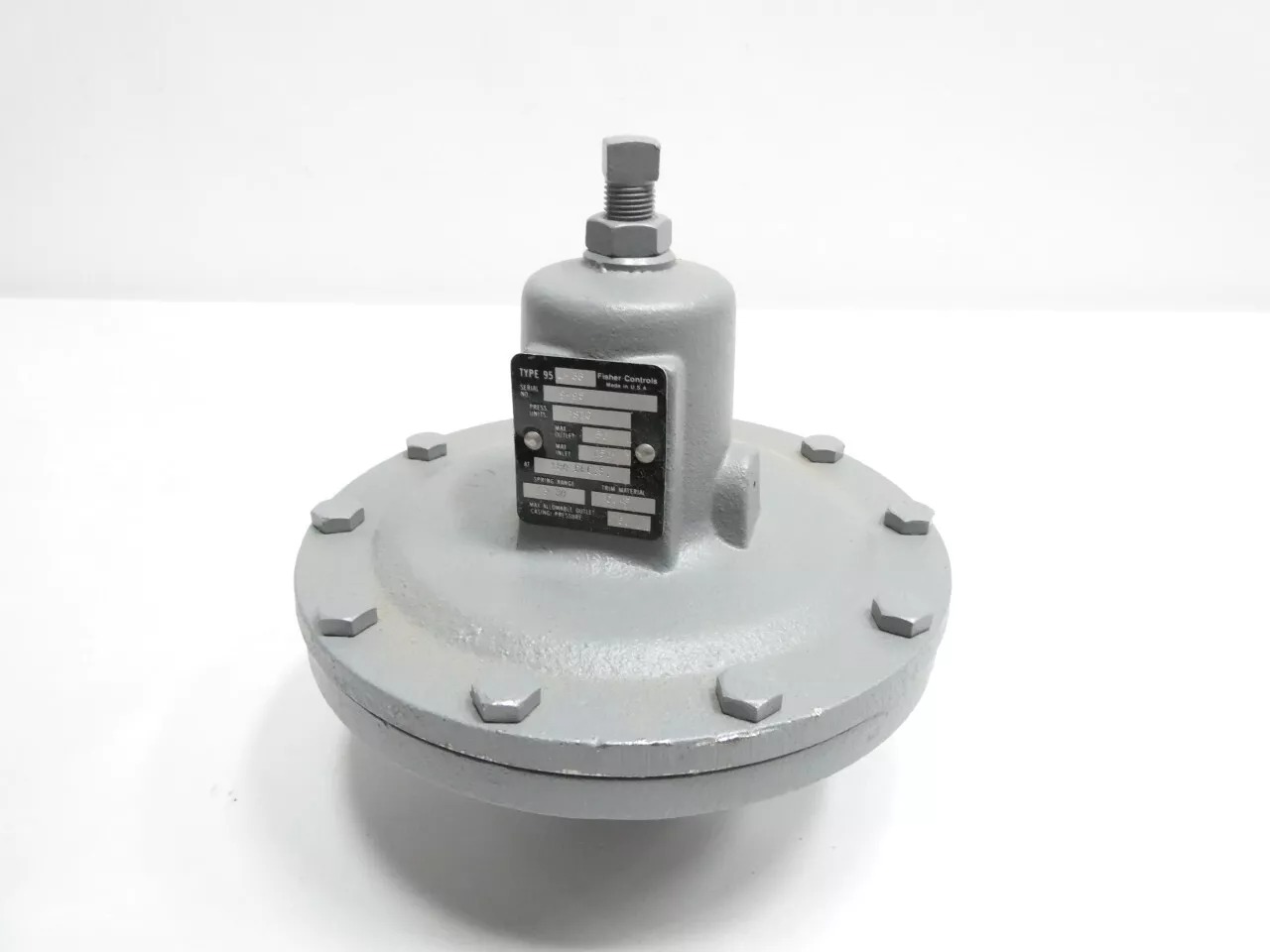 Fisher 627 Iron Threaded Pressure Reducing Regulator Valve, 1-inch NPT, 35-80 PSI