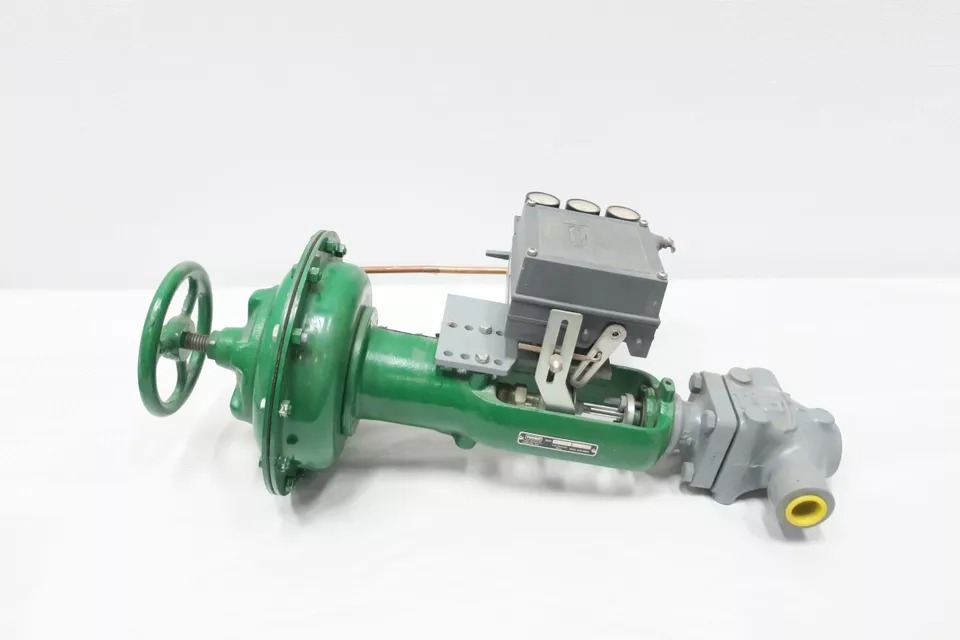 Fisher EZ 657 Size 30 3582 Pneumatic Iron Control Valve, 1-inch NPT, 250 psi