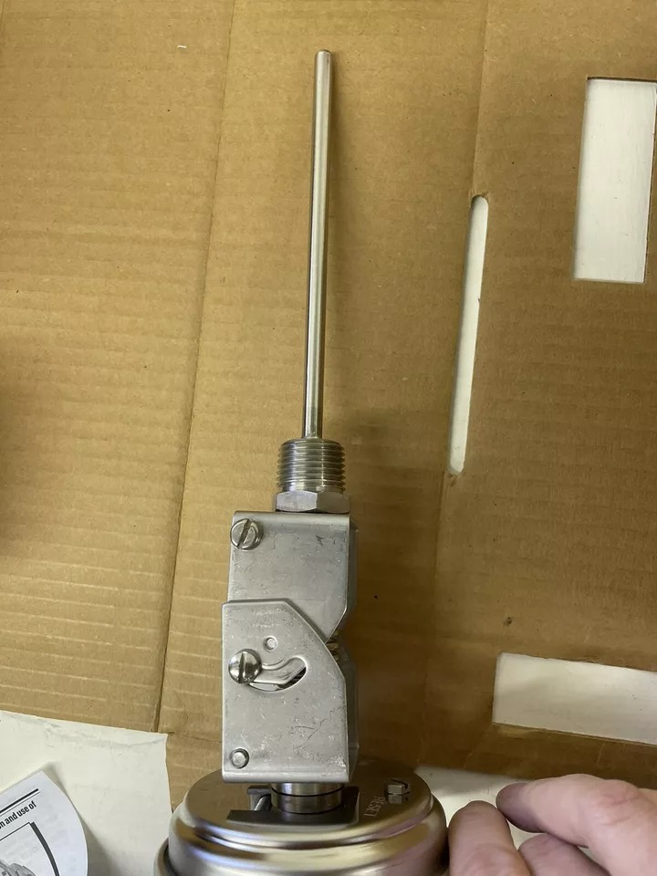 WIKA Trend 6" Bi-Metal Thermometer 1/2" NPT, 0-250°F, Adjustable Angle