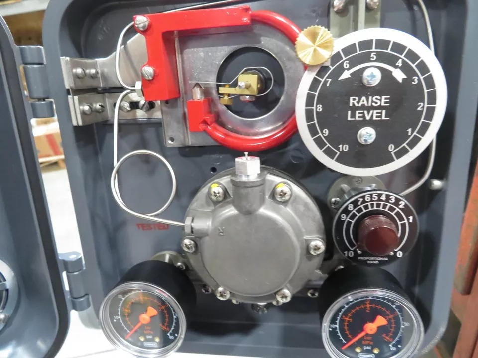 Fisher 249B STL CL150 3x14 Flanged Displacer with 2500R Controller