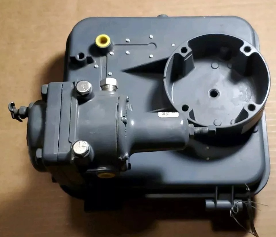 Fisher 2500 Pneumatic Level Controller Pilot Type 3-15 PSI