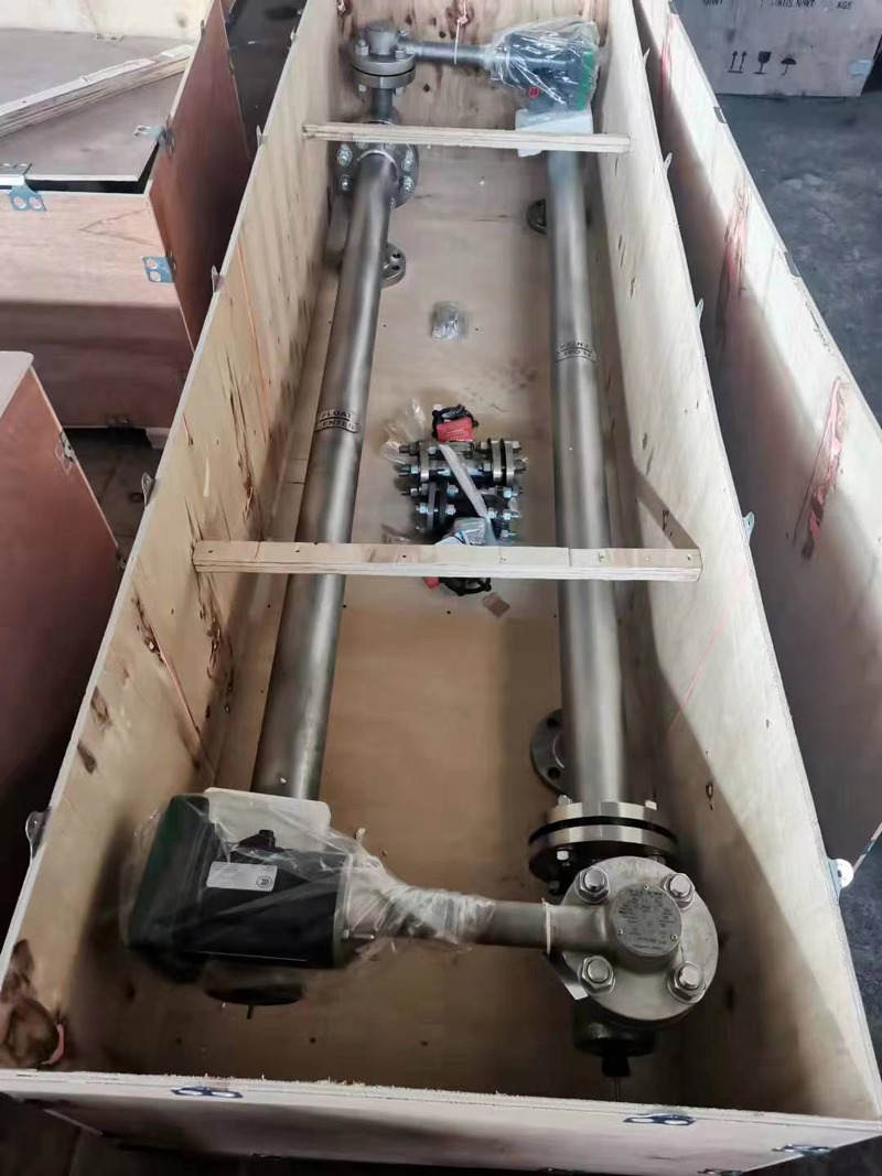 Fisher Torque Tube Displacer Level Transmitter