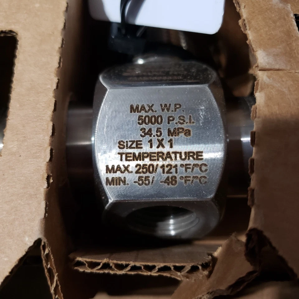 NuFlo 9A Series Liquid Turbine Flow Meter 1" Female NPT