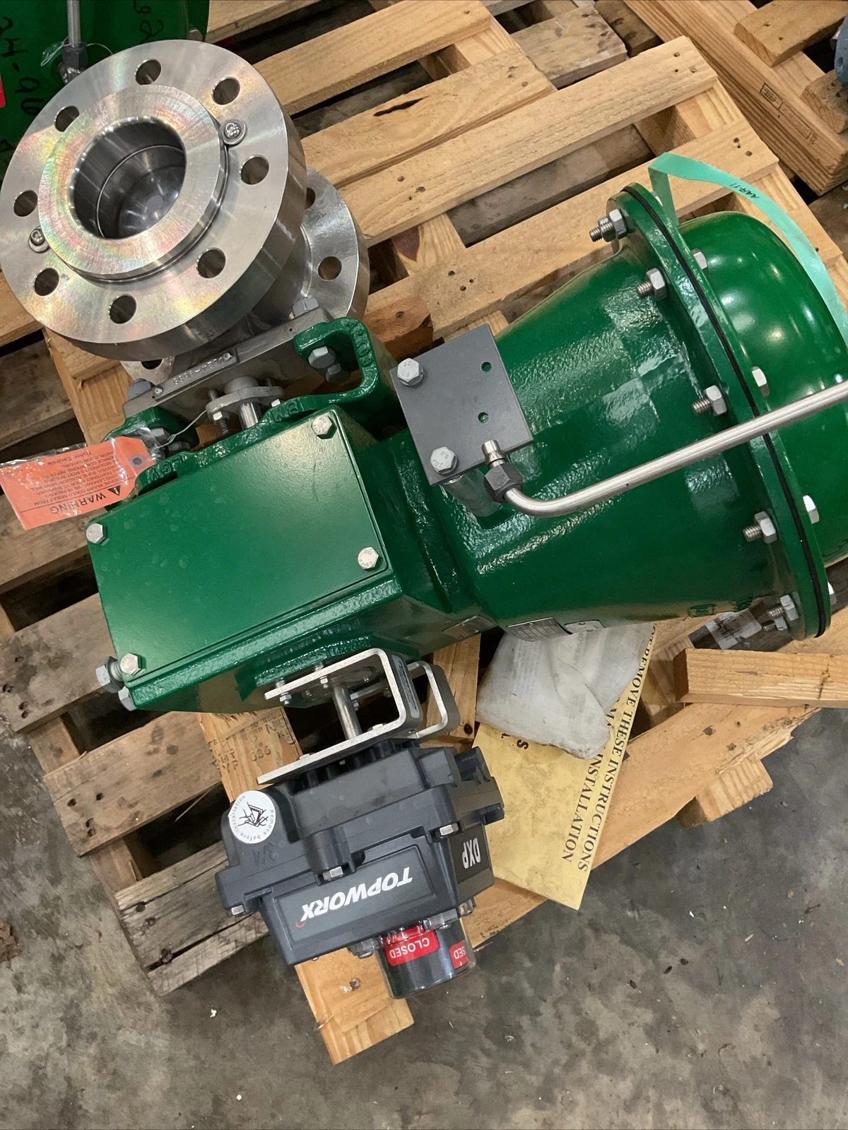 Fisher V300 4" Vee-Ball Control Valve, 316 Stainless Steel, ASME Class 300 with Fisher 2052 Size 2 Pneumatic Actuator