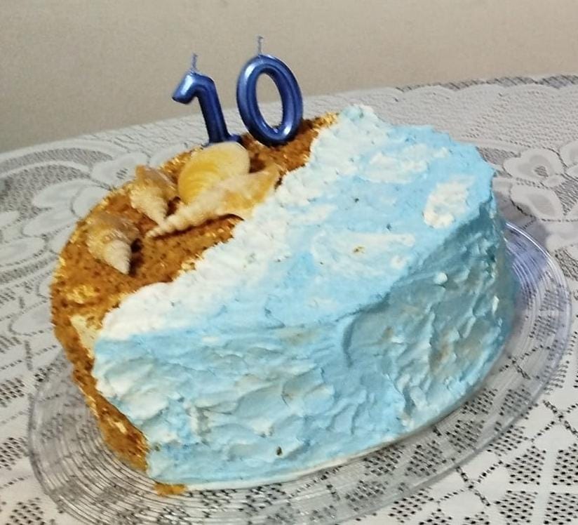 Bolo de aniversário com tema de praia