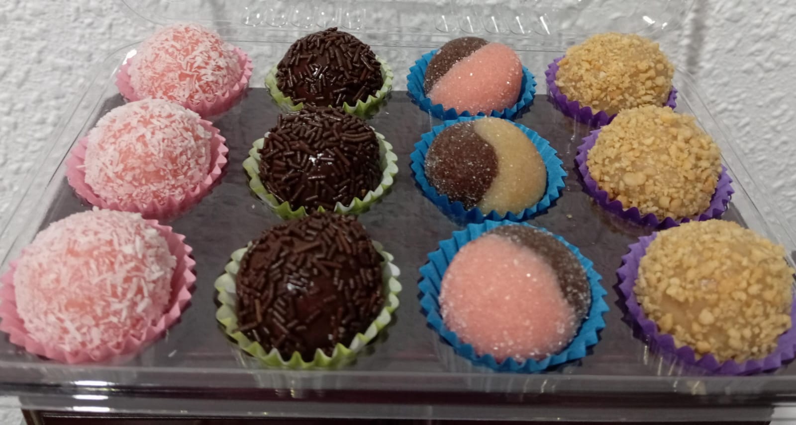 Caixa com 12 Brigadeiros Gourmet Sortido