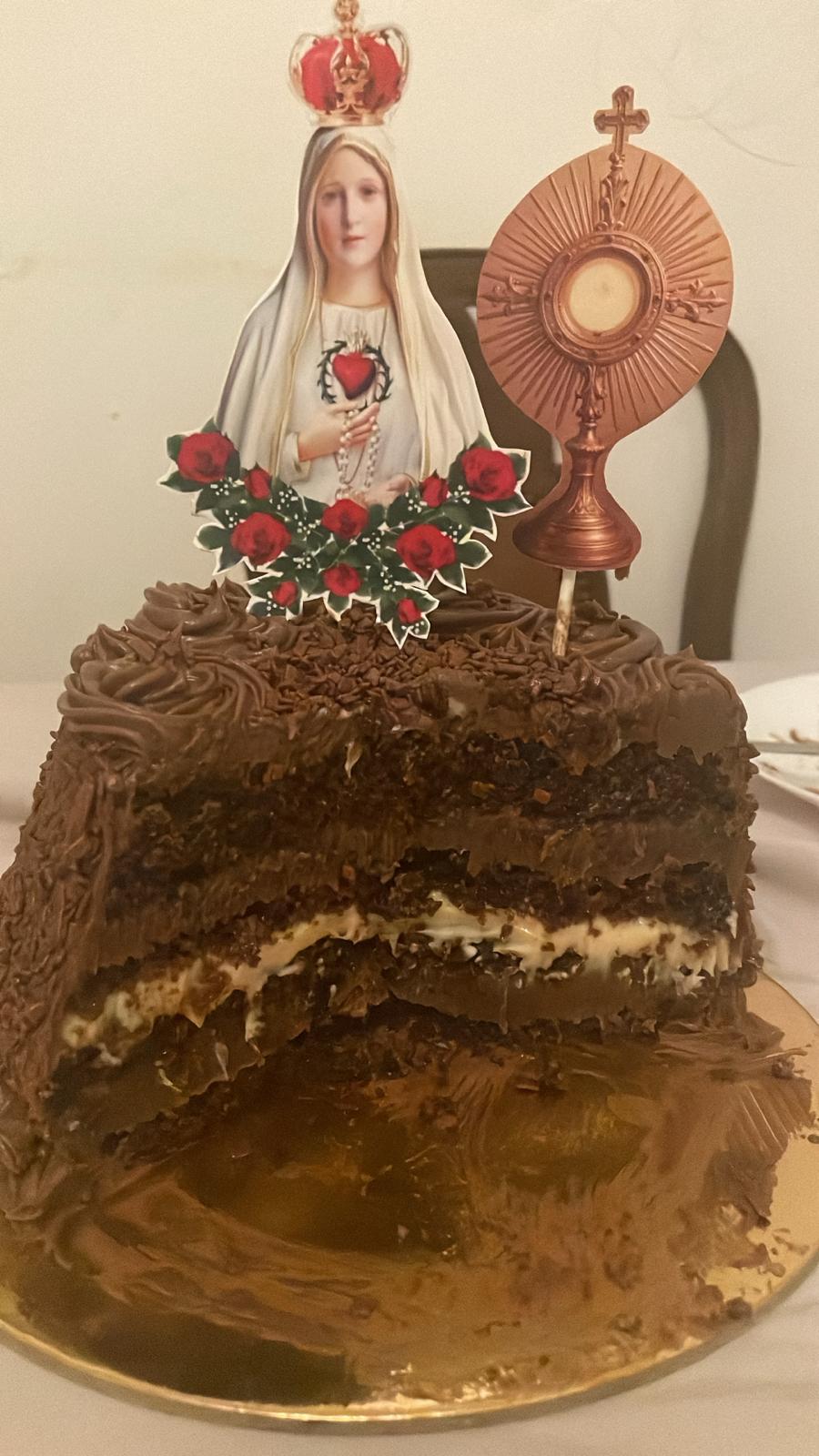 Bolo de chocolate para celebração religiosa