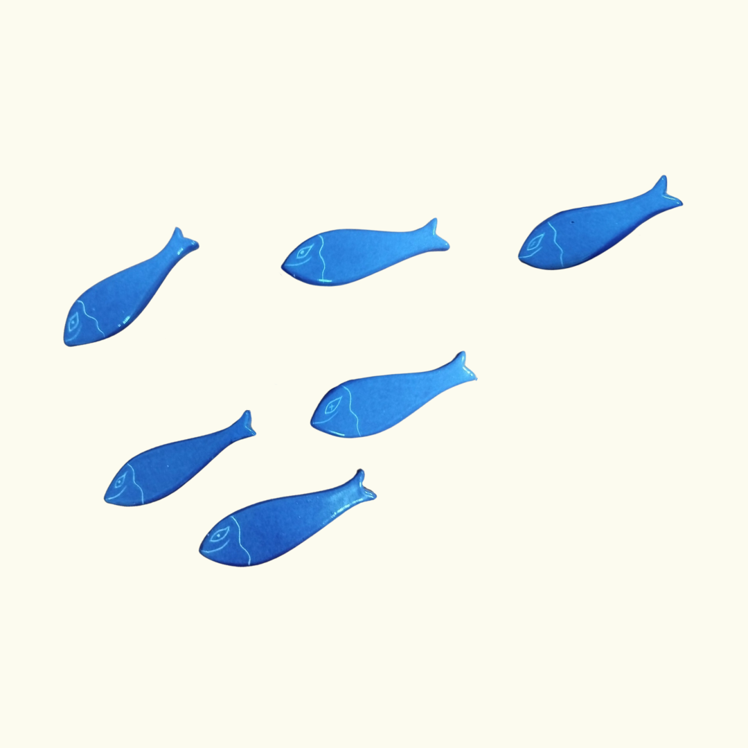 Banc de petits poissons bleus