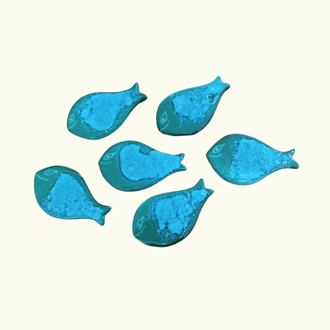 Banc de grands poissons turquoise