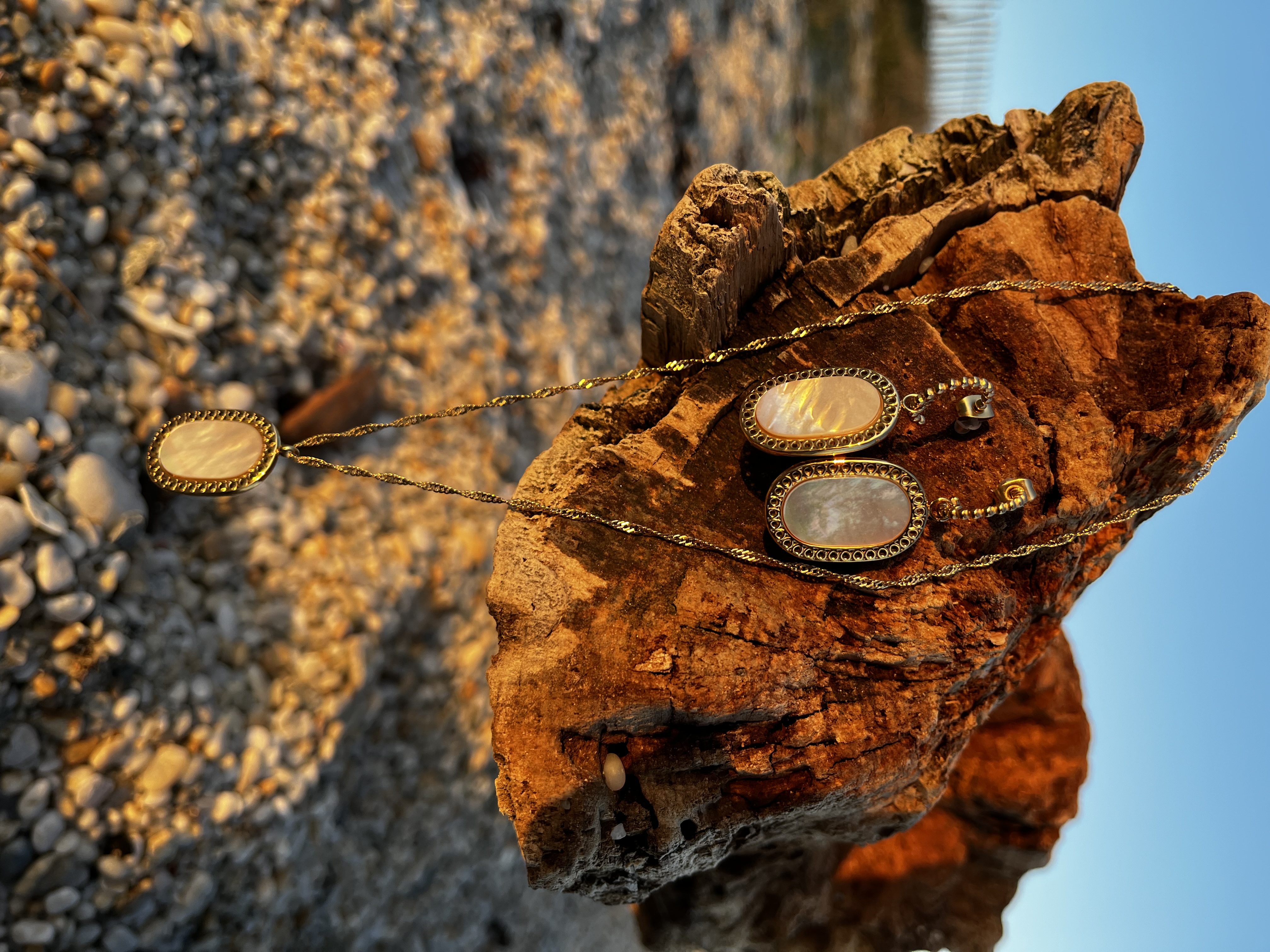 Boucles d’oreilles Aqua nacre blanche