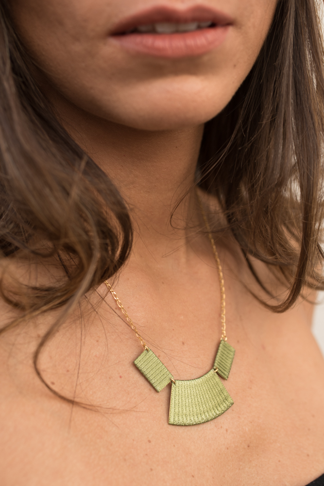 NOMMO. Collier _ vert kaki