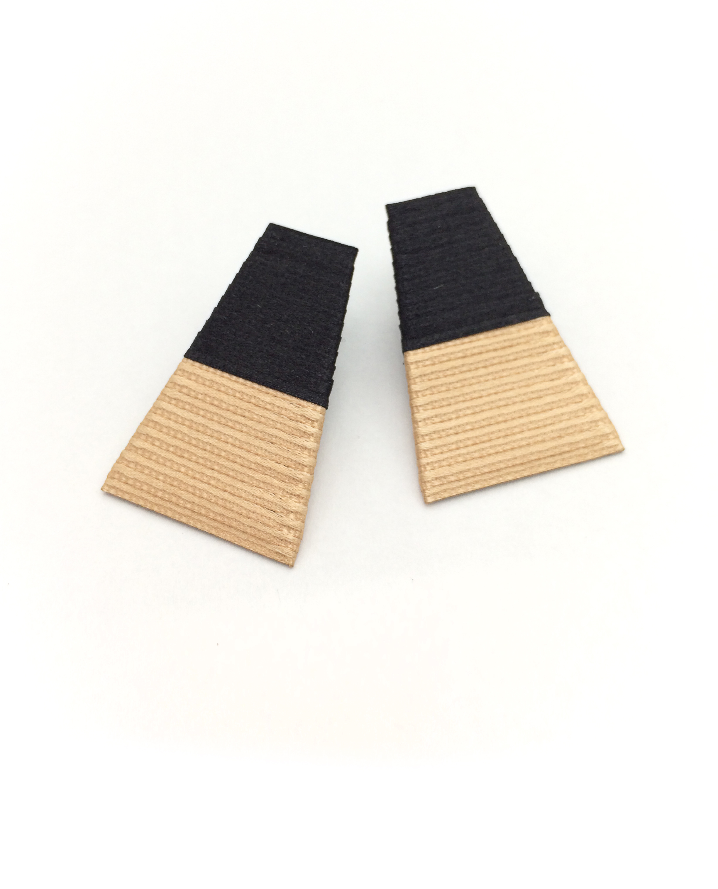 AMMA. Boucles d'oreilles _ noir beige