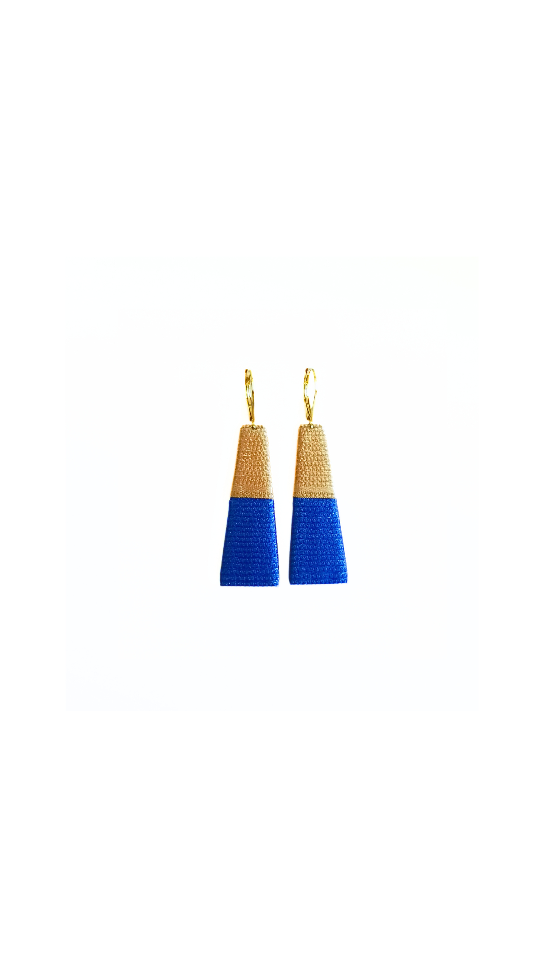 THOT. Boucles d'oreilles _ beige bleu électrique